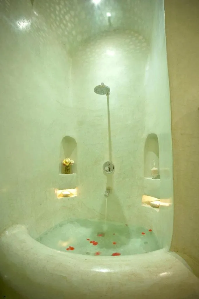 Shower in Riad Zamzam