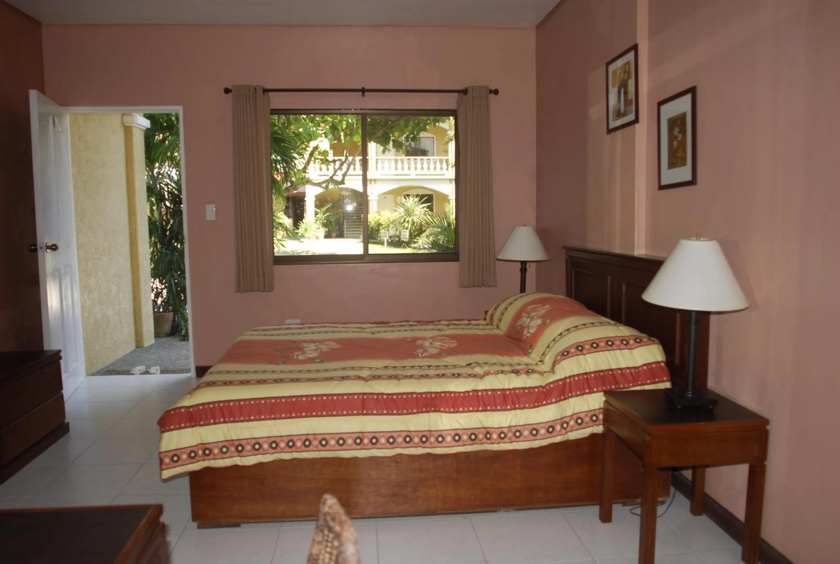 Bed in Playa Papagayo Beach Inn