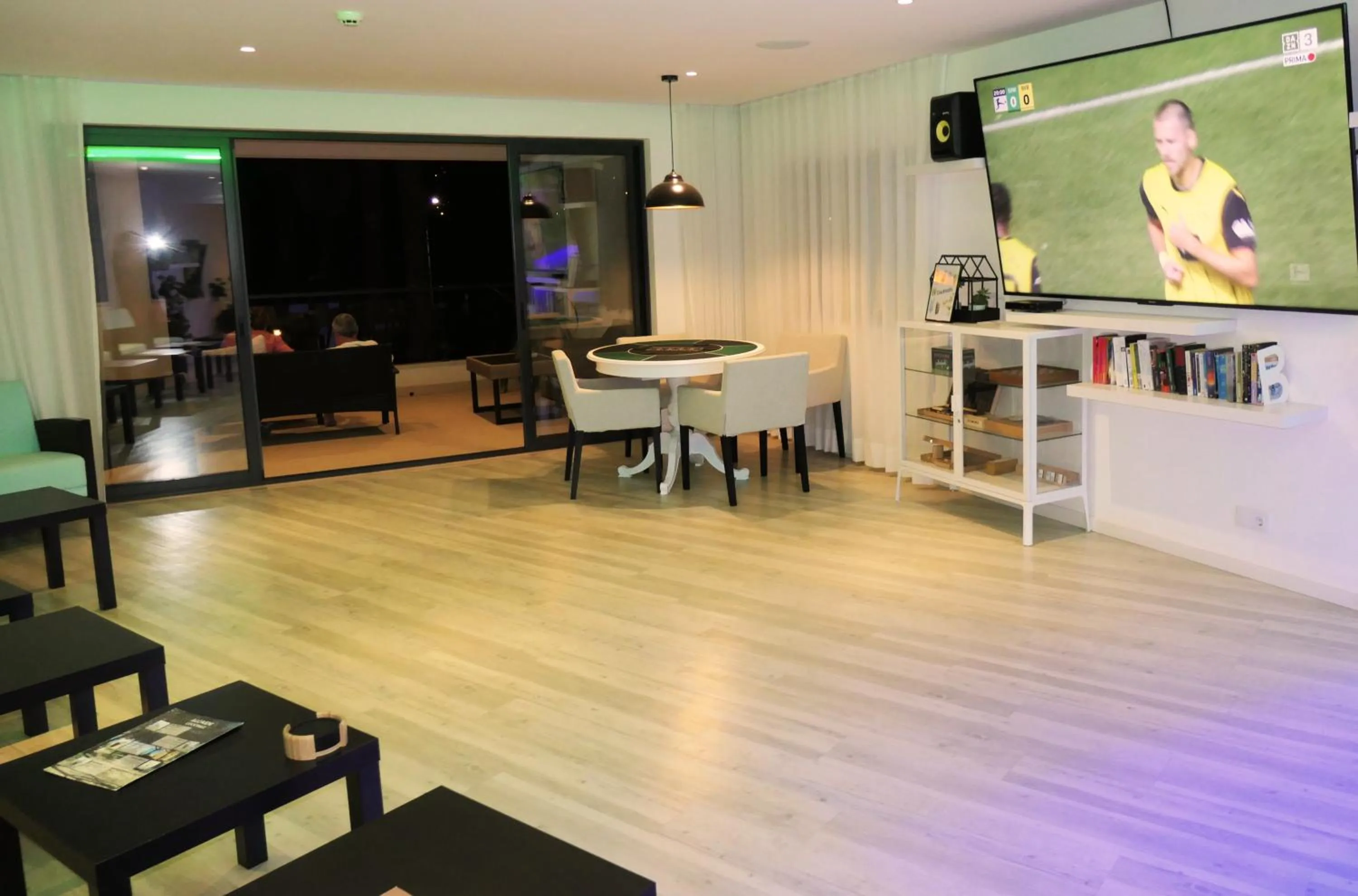 Communal lounge/ TV room in Hotel Alcaide