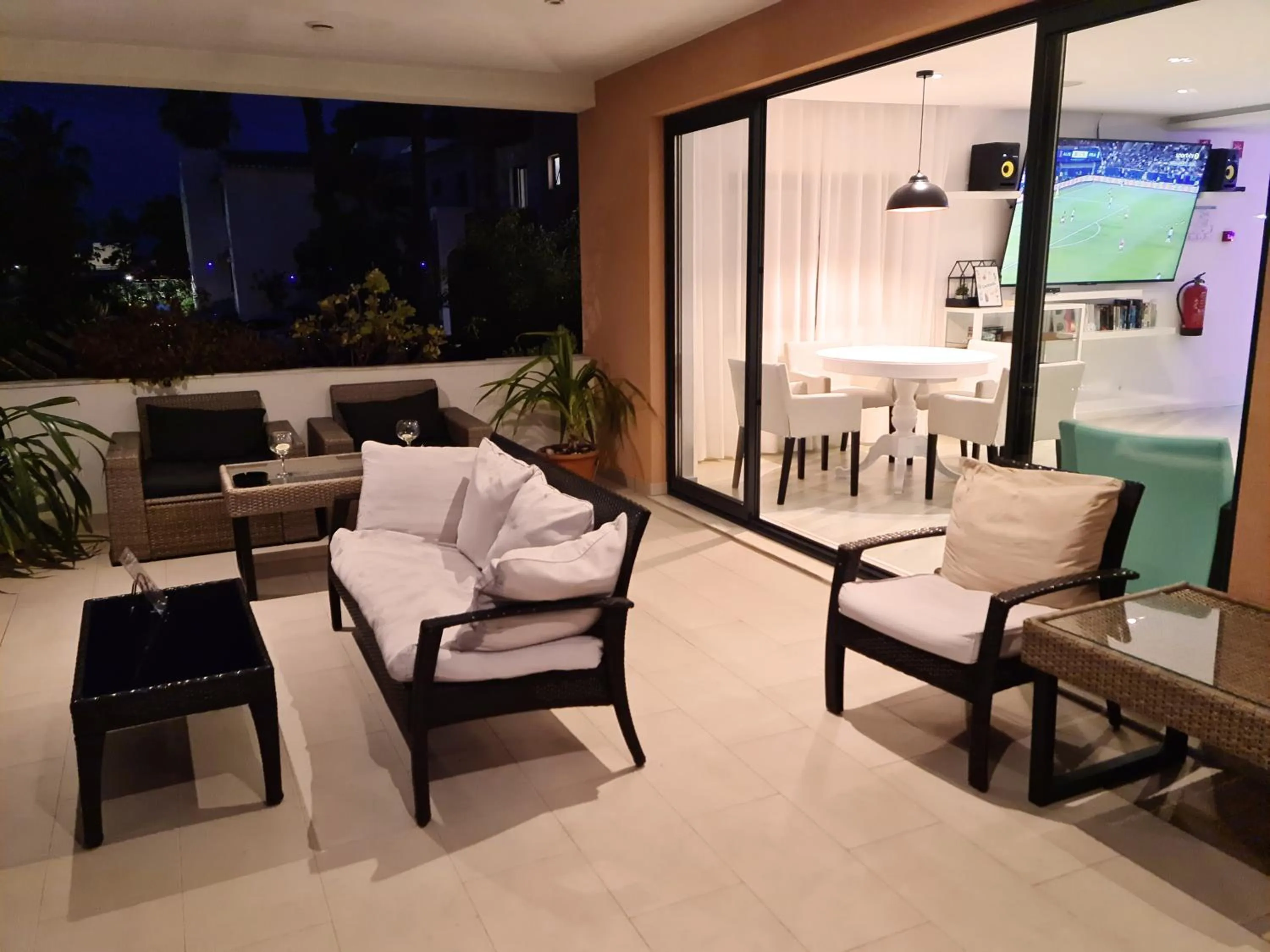 Restaurant/places to eat in Hotel Alcaide