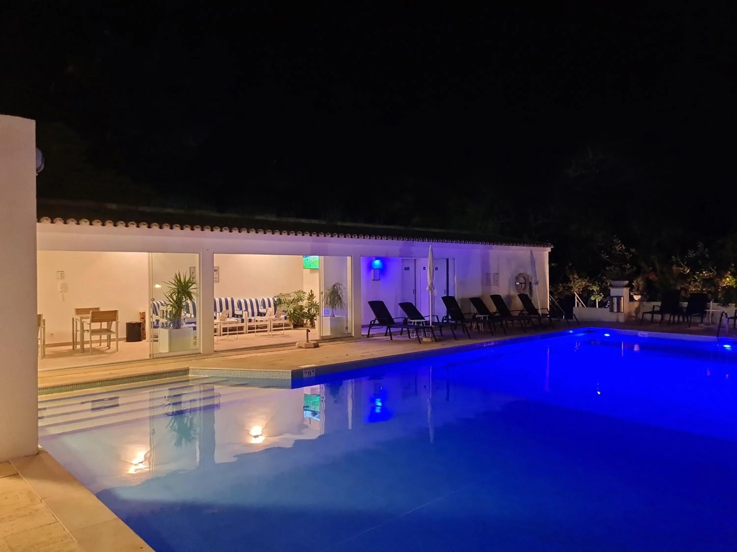 Swimming pool in Hotel Alcaide