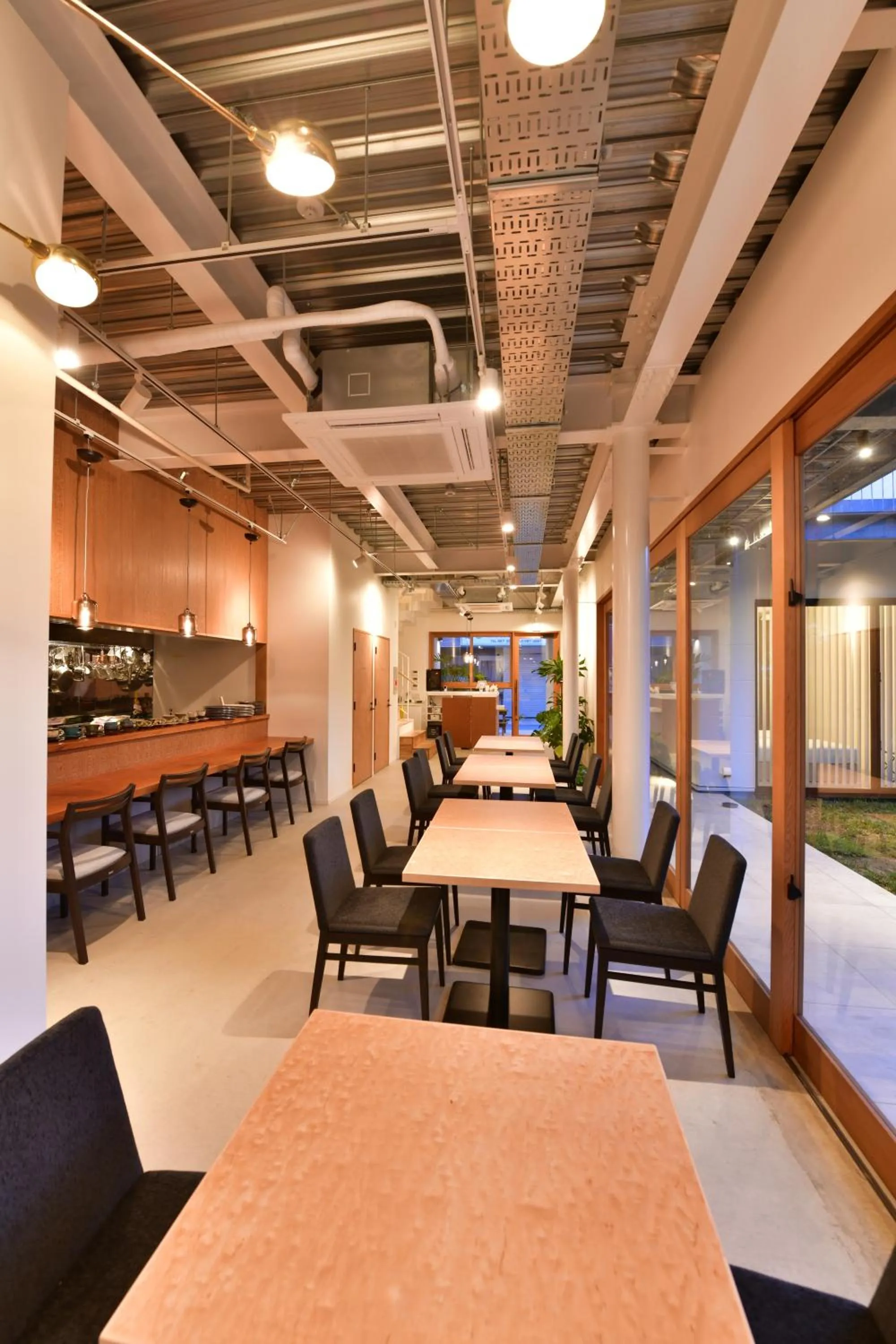 Restaurant/places to eat in kānusuba zamami