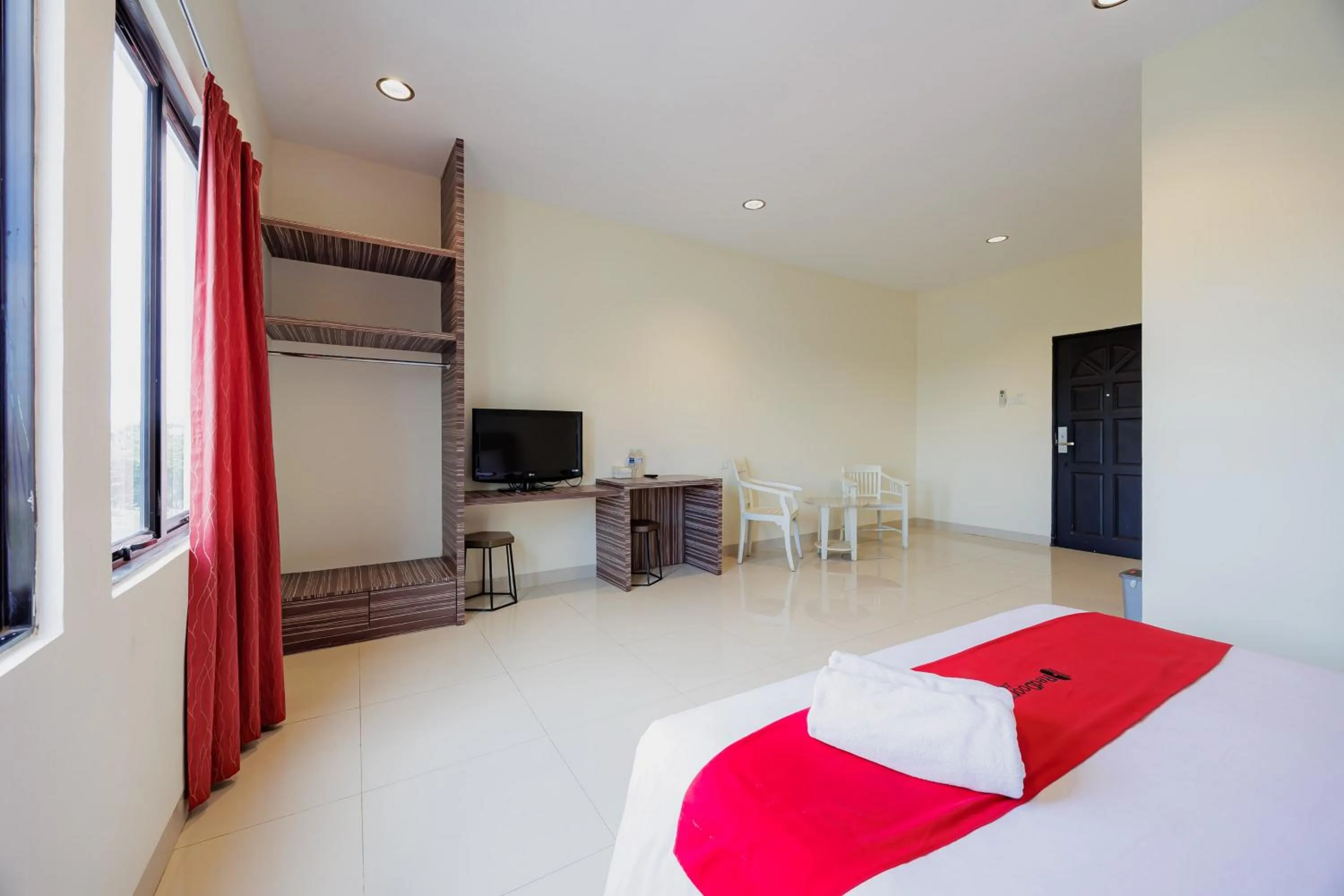 Bedroom, Bed in RedDoorz Plus near Ferry Terminal Batam Center