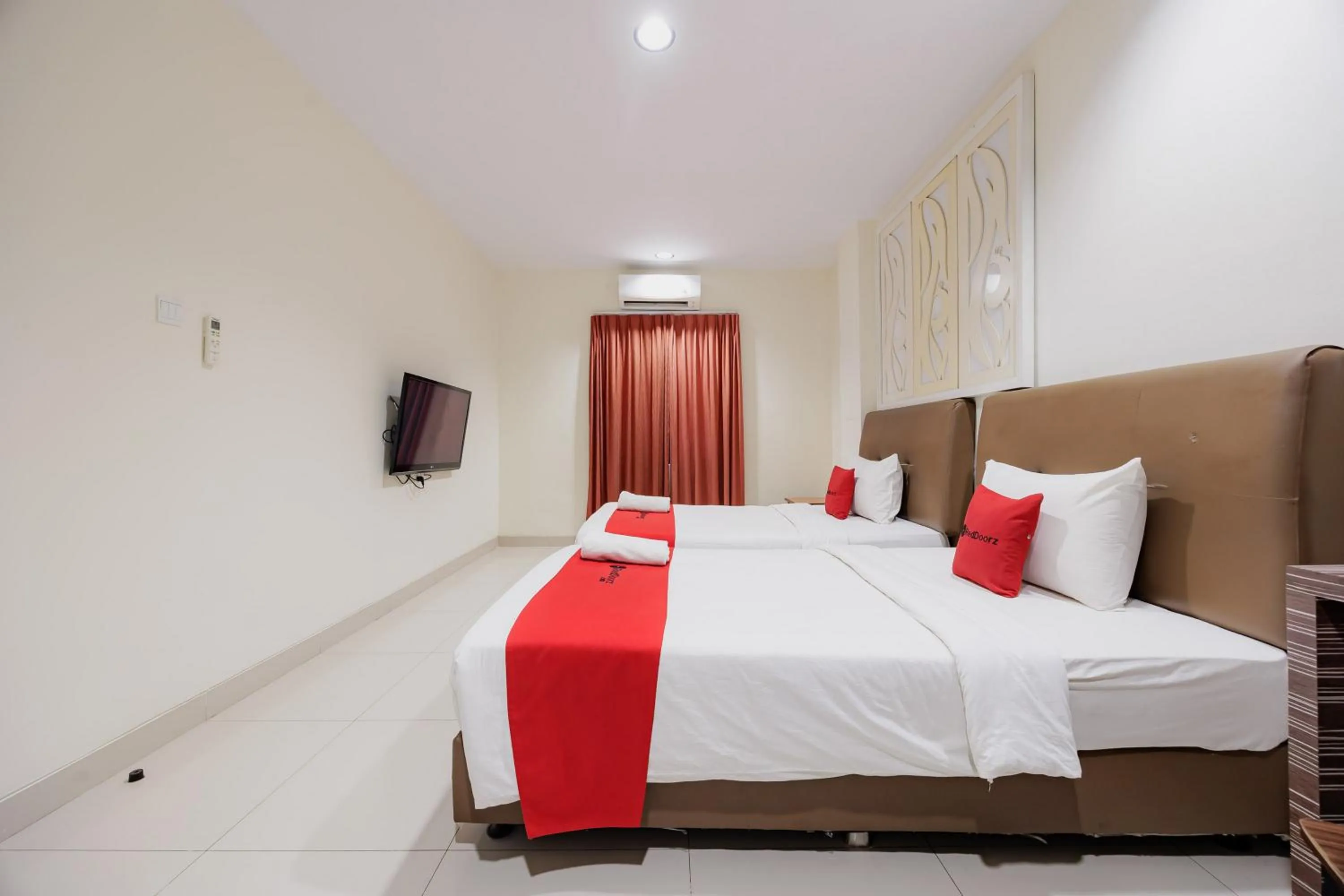 Bedroom, Bed in RedDoorz Plus near Ferry Terminal Batam Center