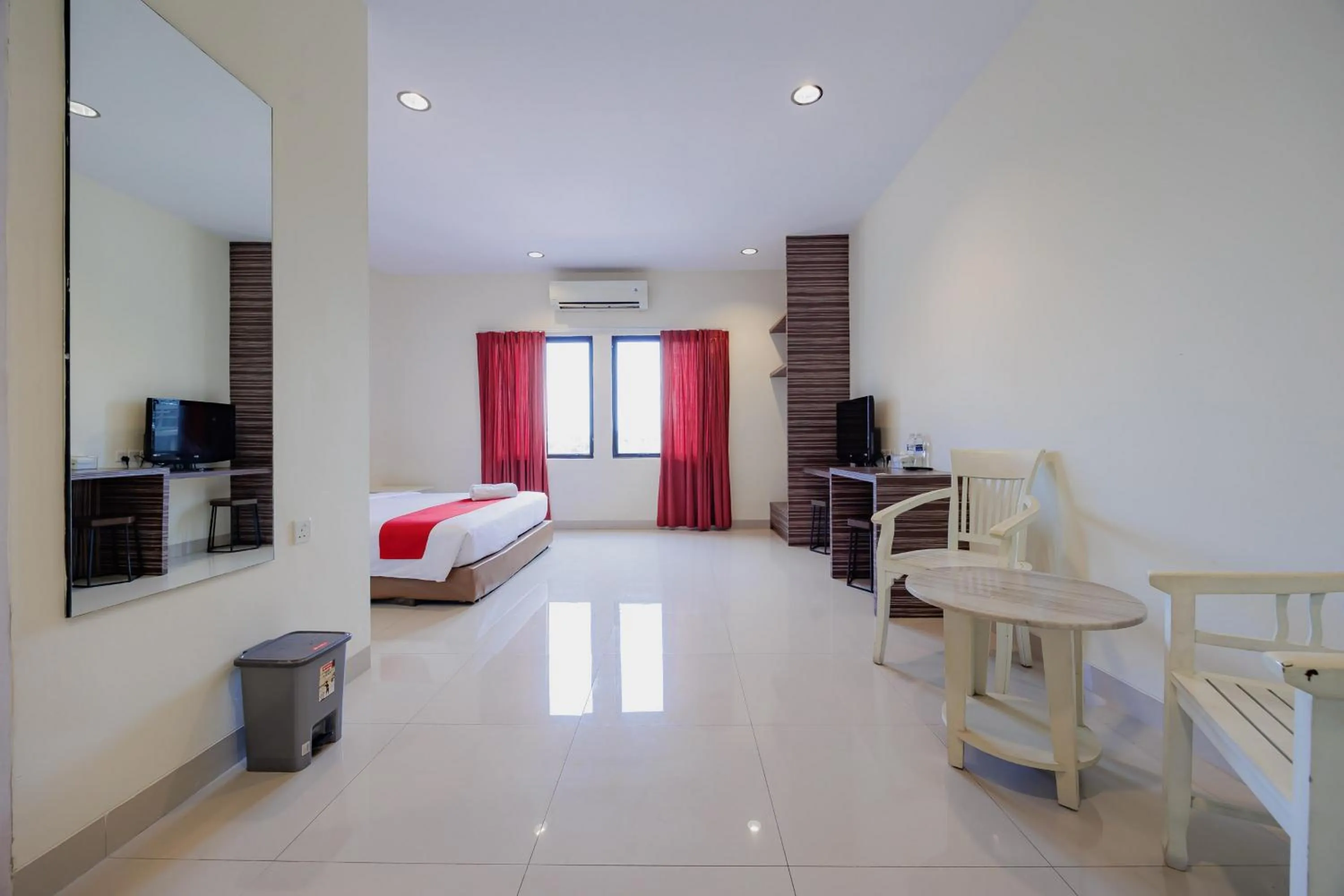 Bedroom, Bed in RedDoorz Plus near Ferry Terminal Batam Center