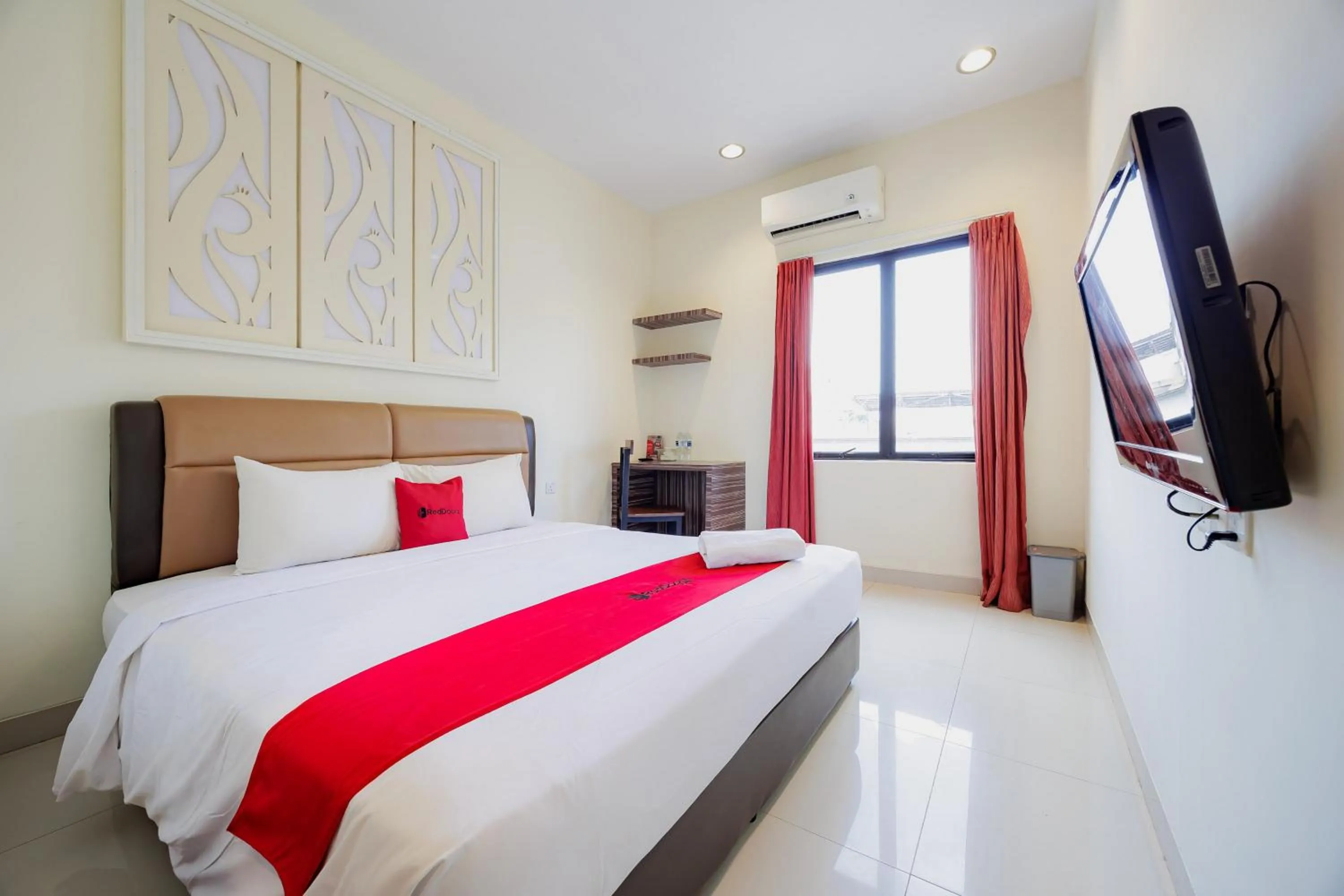 Bedroom, Bed in RedDoorz Plus near Ferry Terminal Batam Center