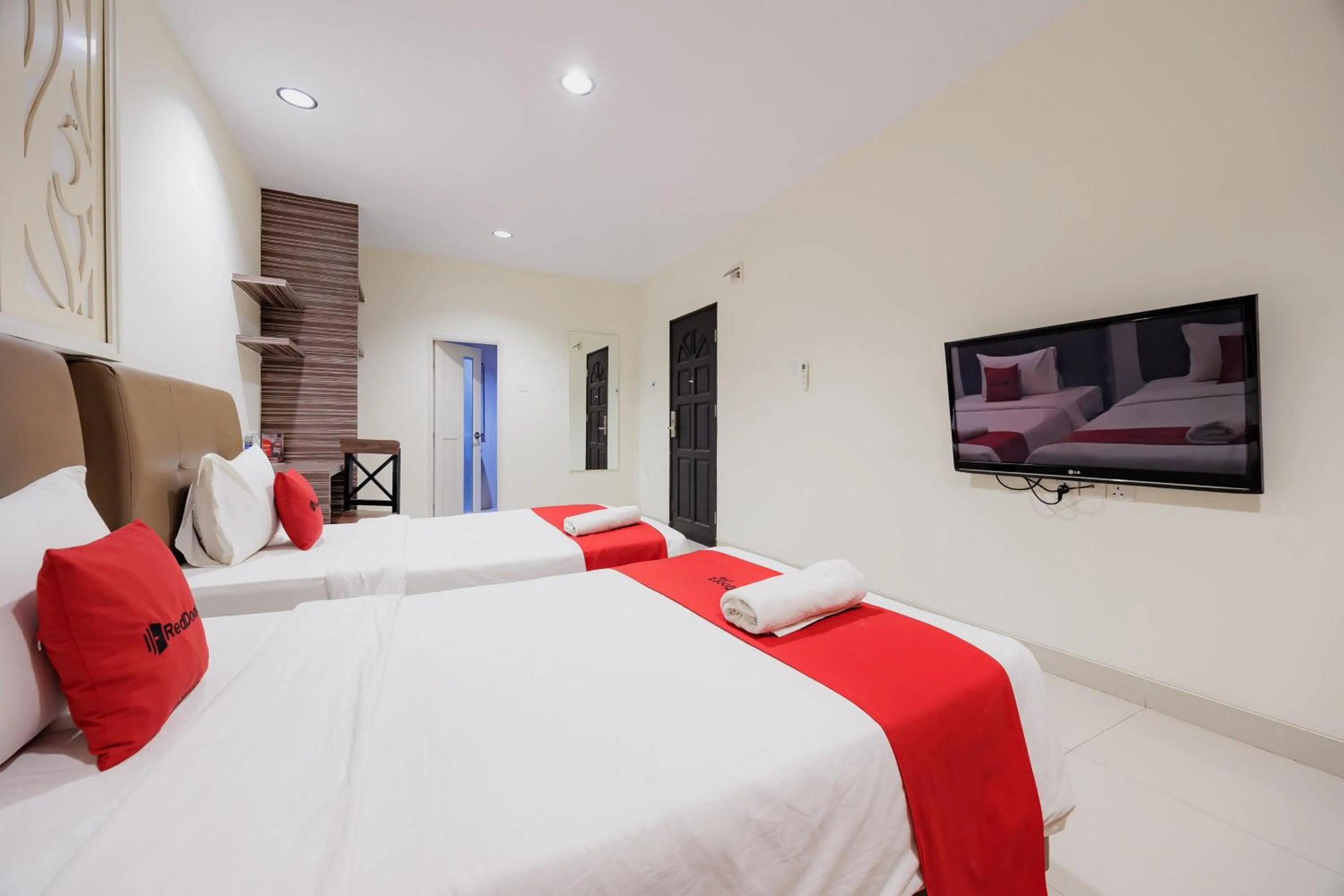 Bedroom, Bed in RedDoorz Plus near Ferry Terminal Batam Center