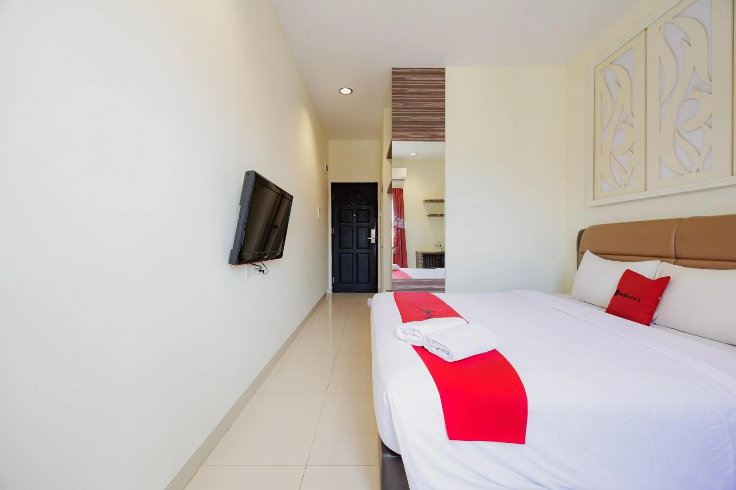 Bedroom, Bed in RedDoorz Plus near Ferry Terminal Batam Center
