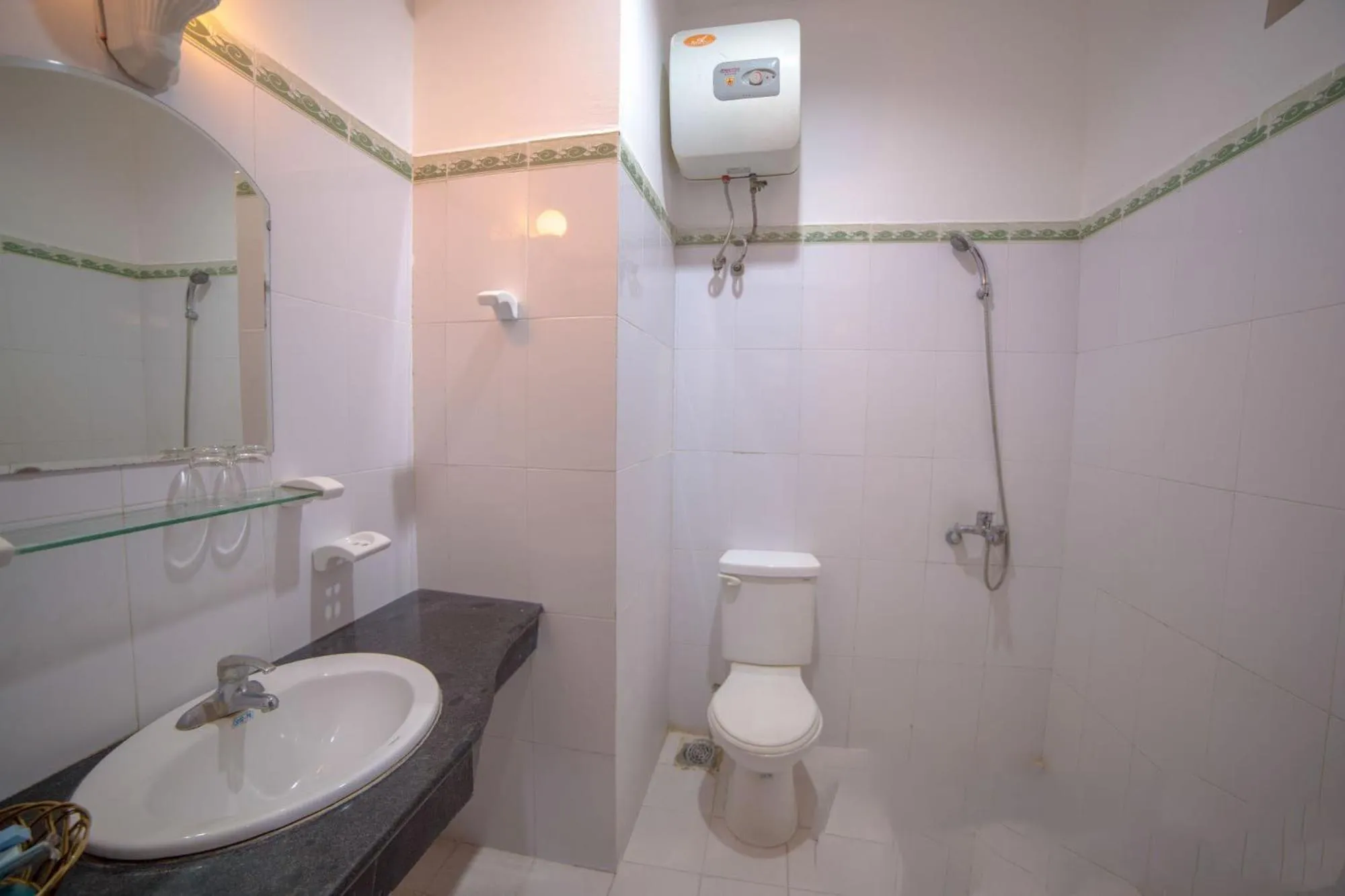 Shower in My Khe 2 Da Nang Seafront Hotel