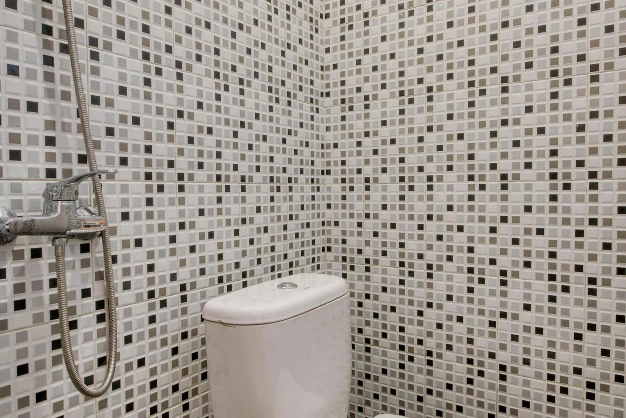 Bathroom in RedDoorz Syariah @ Jl. Cengger Ayam Dalam