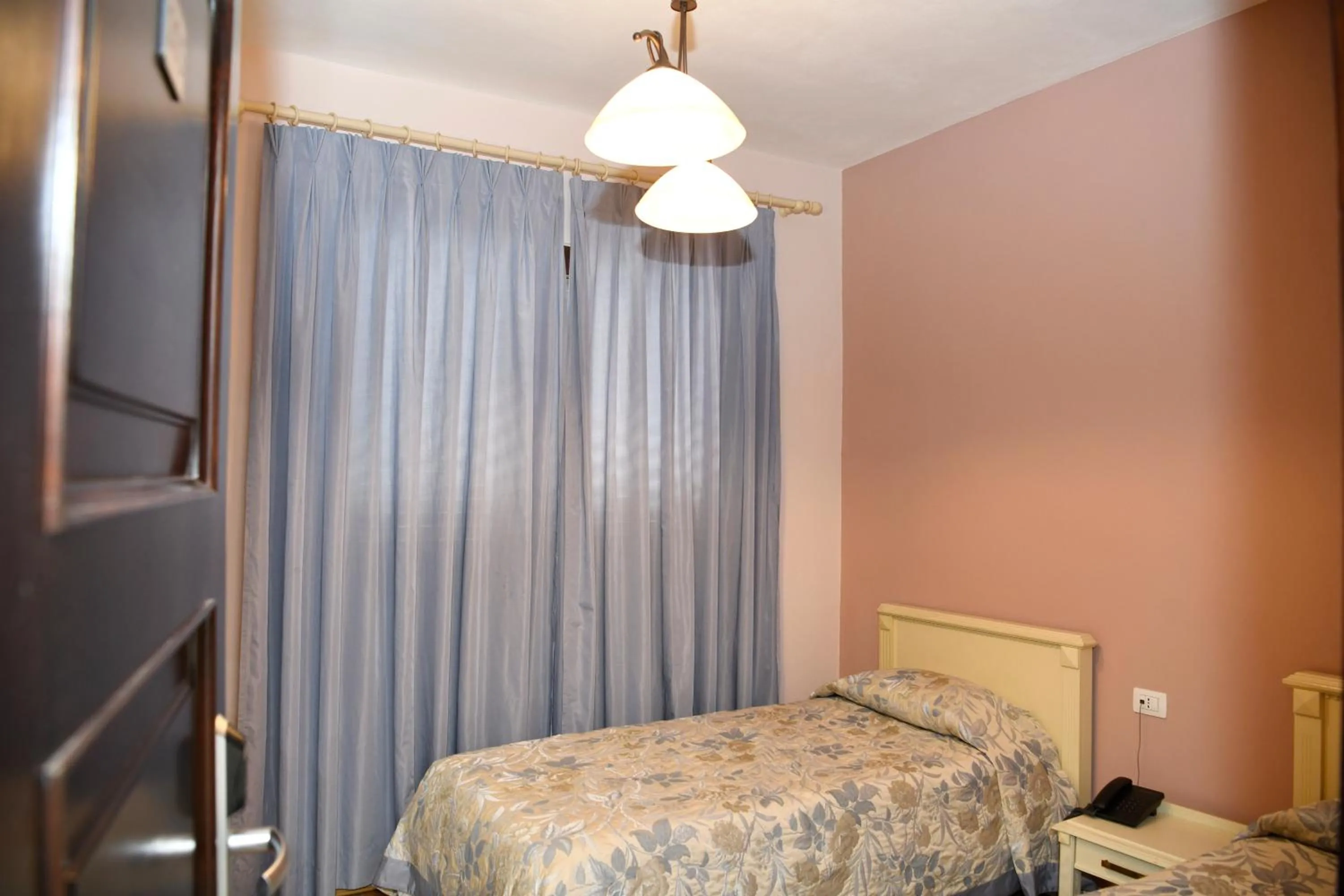 Bed in Hotel Restaurant Dreri