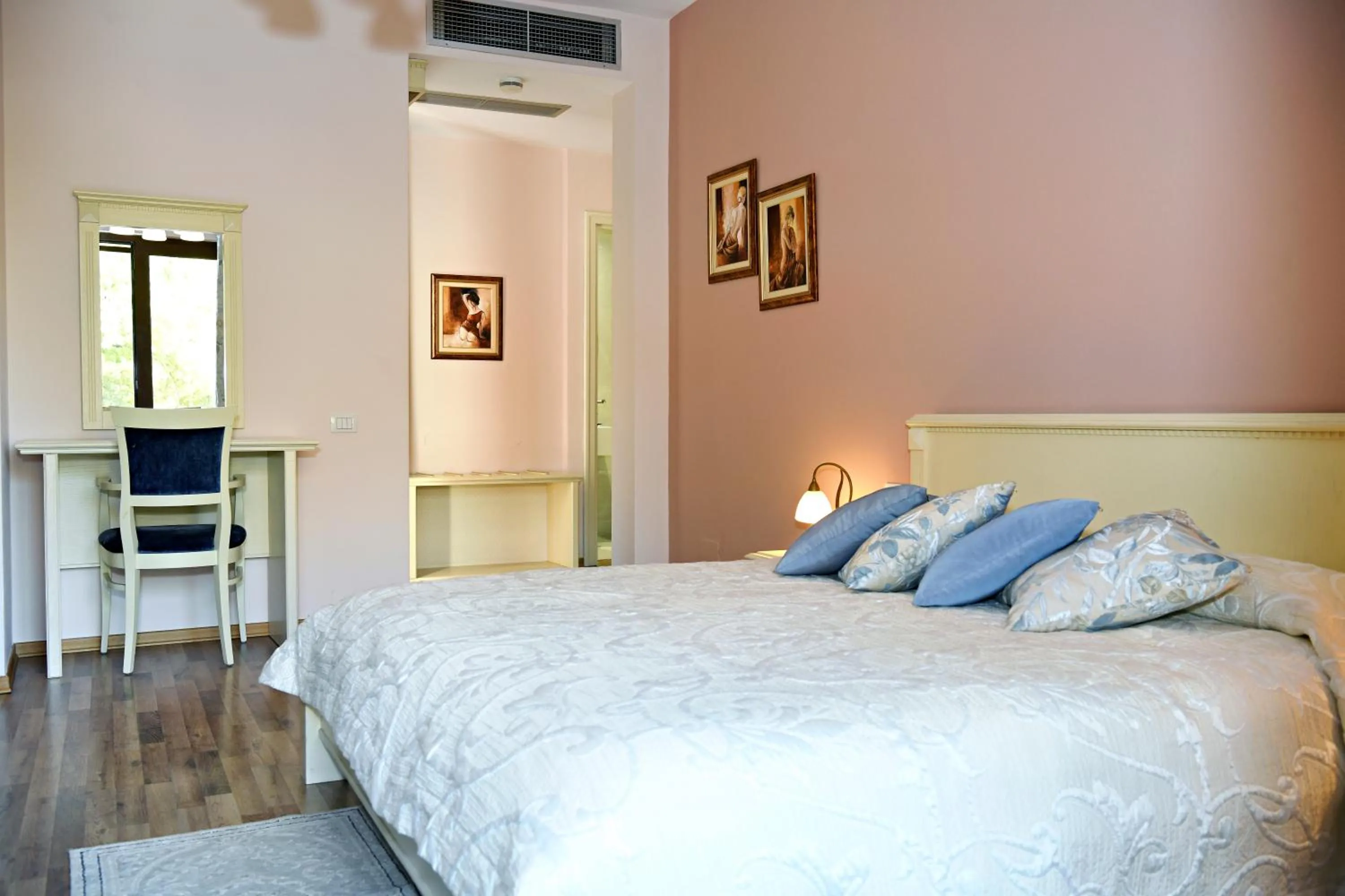 Bed in Hotel Restaurant Dreri