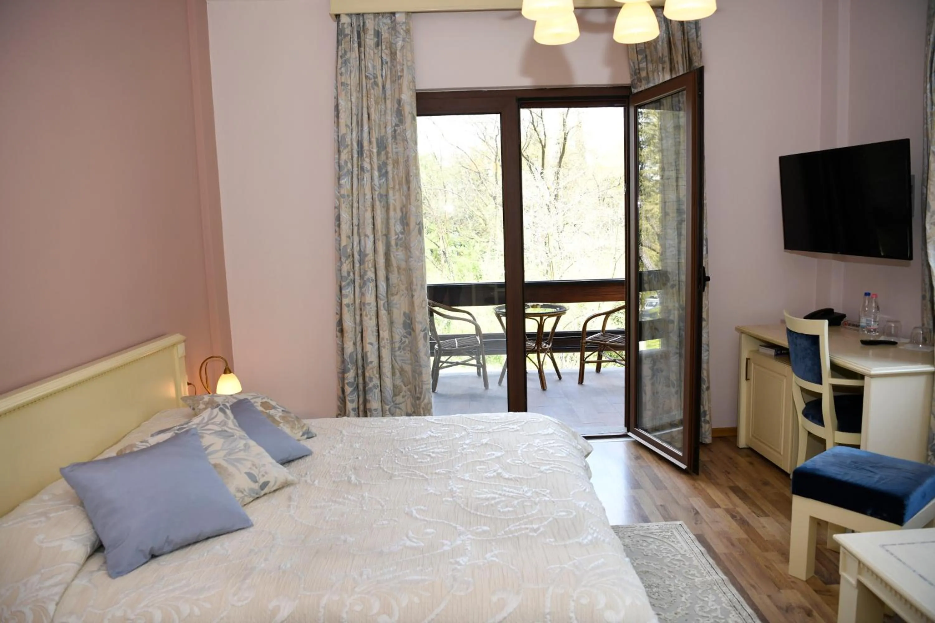 Bed in Hotel Restaurant Dreri
