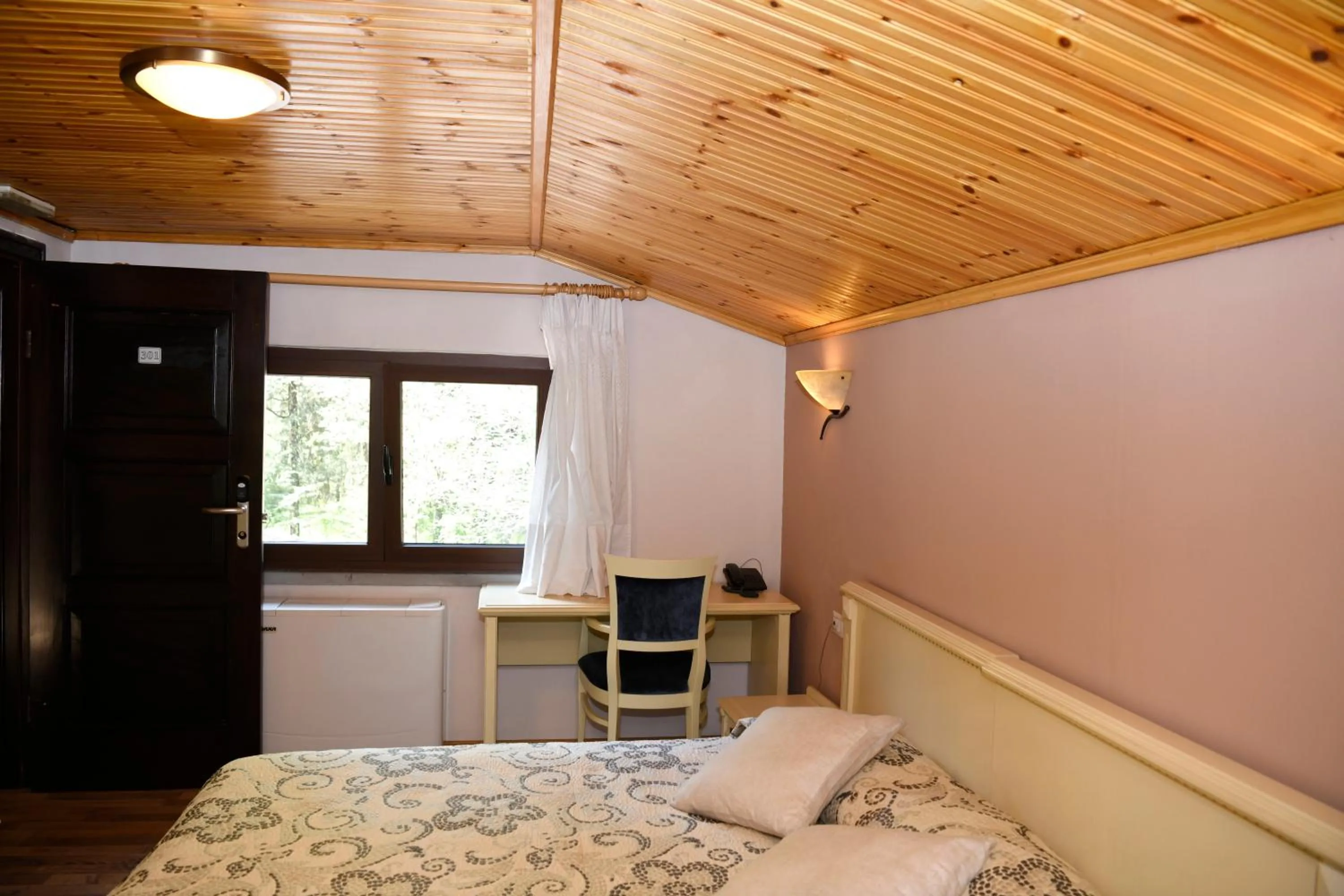 Bed in Hotel Restaurant Dreri