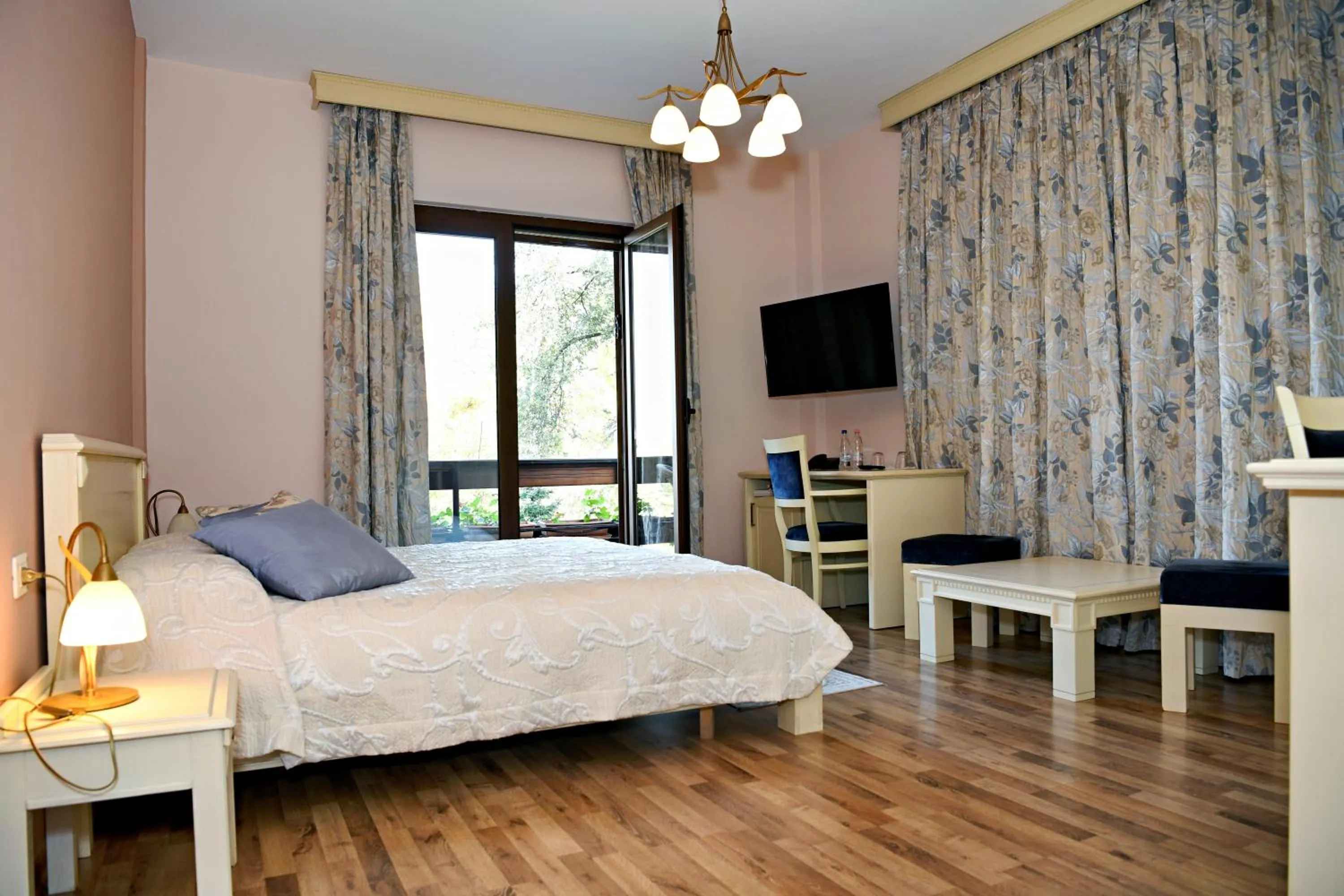Bed in Hotel Restaurant Dreri