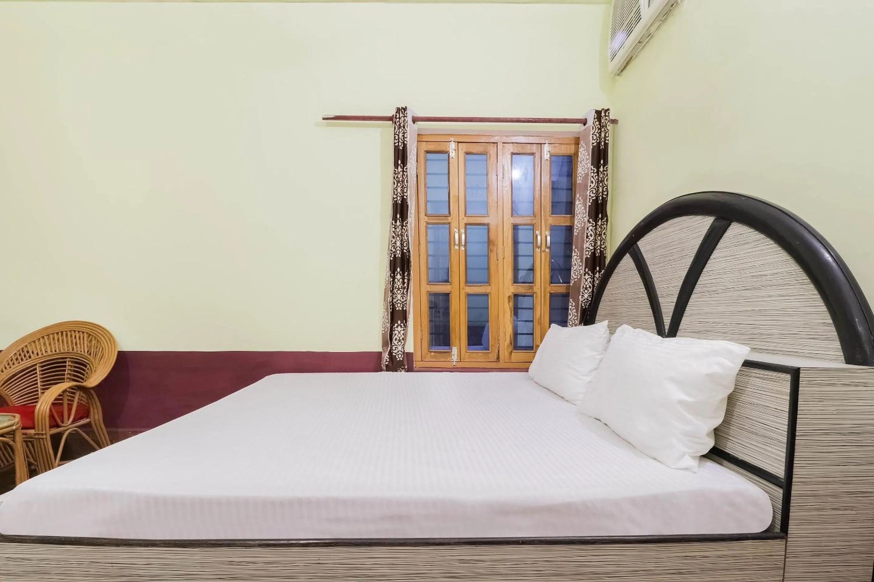 Bedroom, Bed in Hotel O Jyotish House