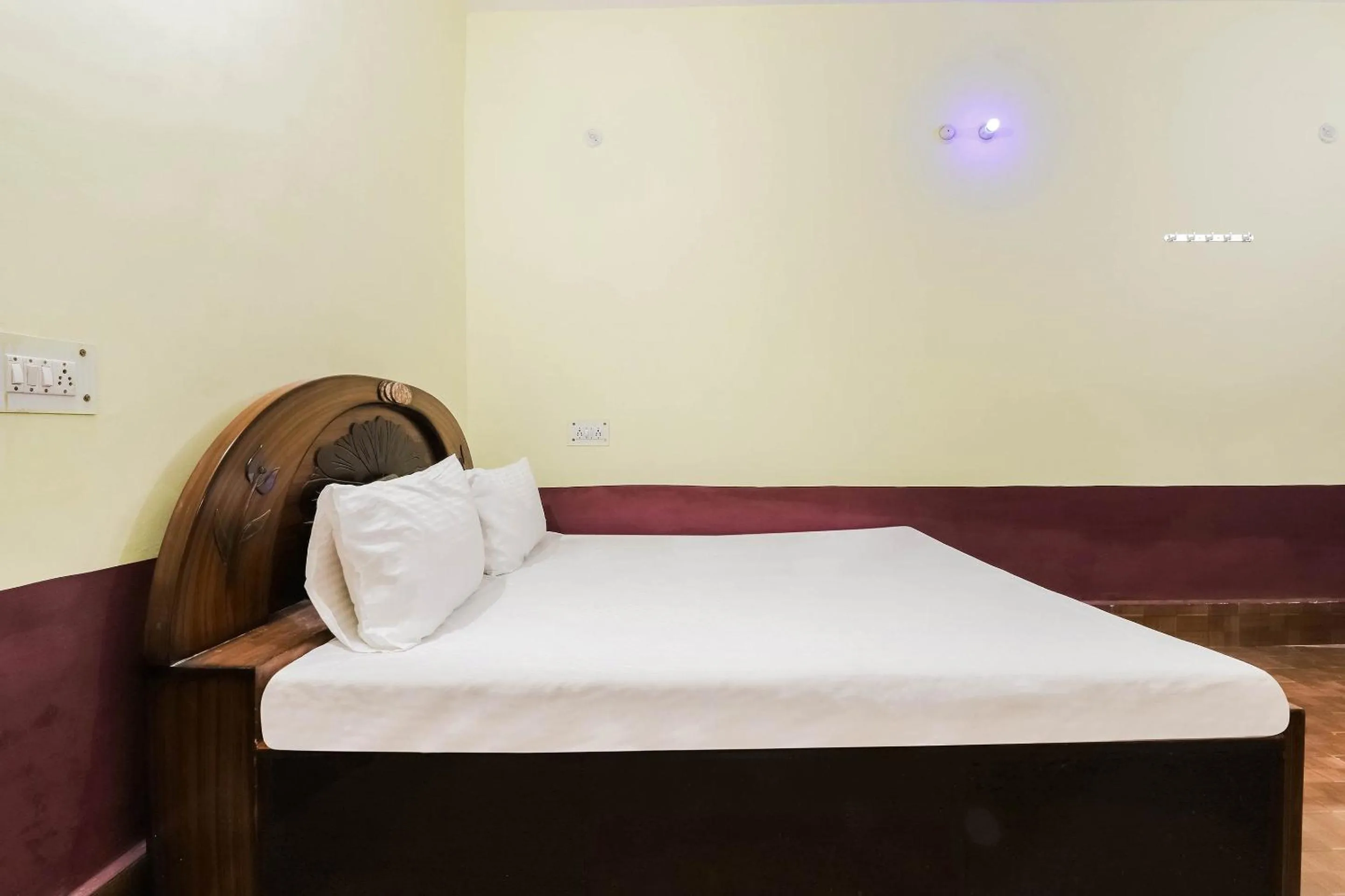 Bedroom, Bed in Hotel O Jyotish House