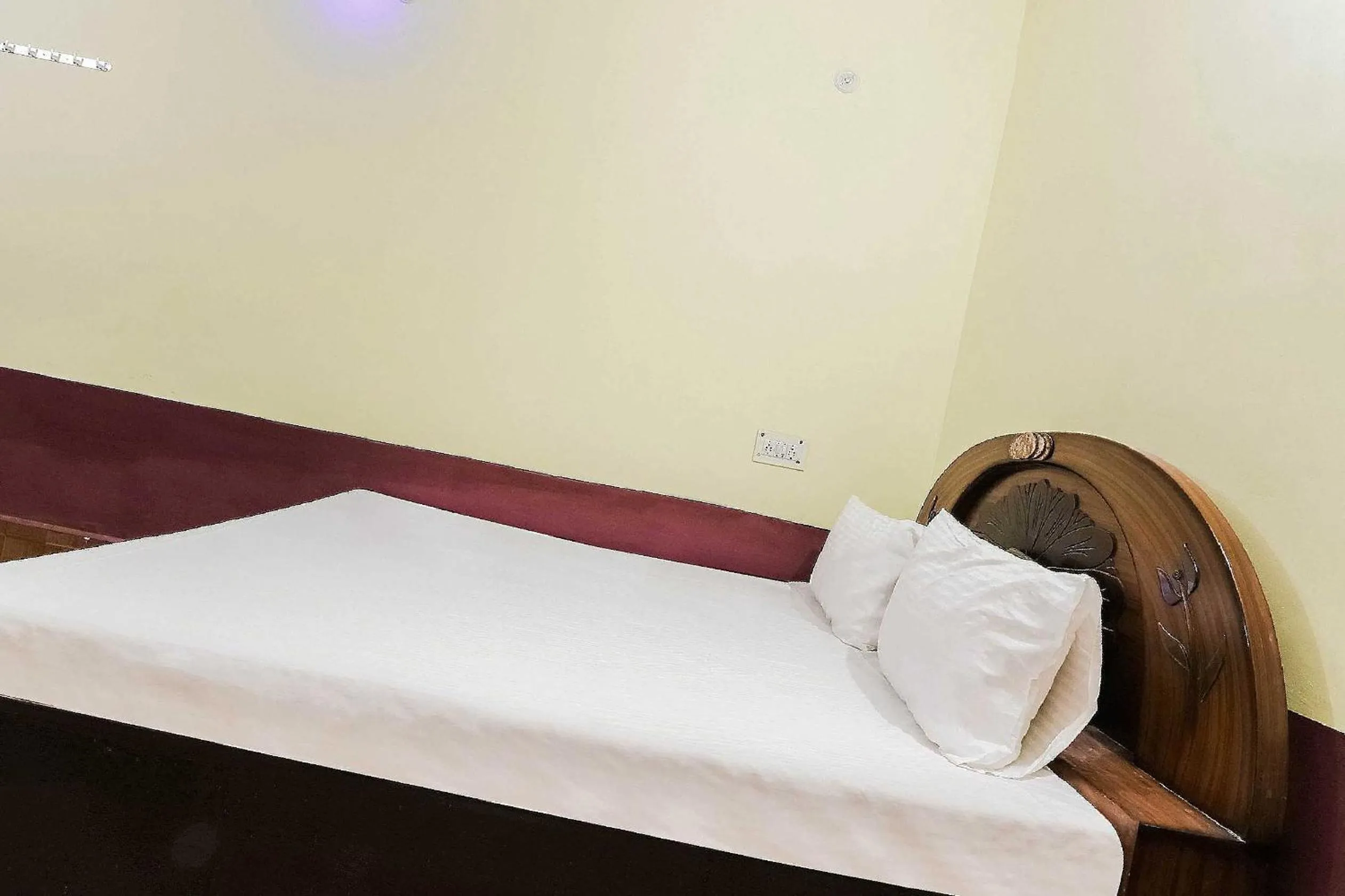 Bedroom, Bed in Hotel O Jyotish House