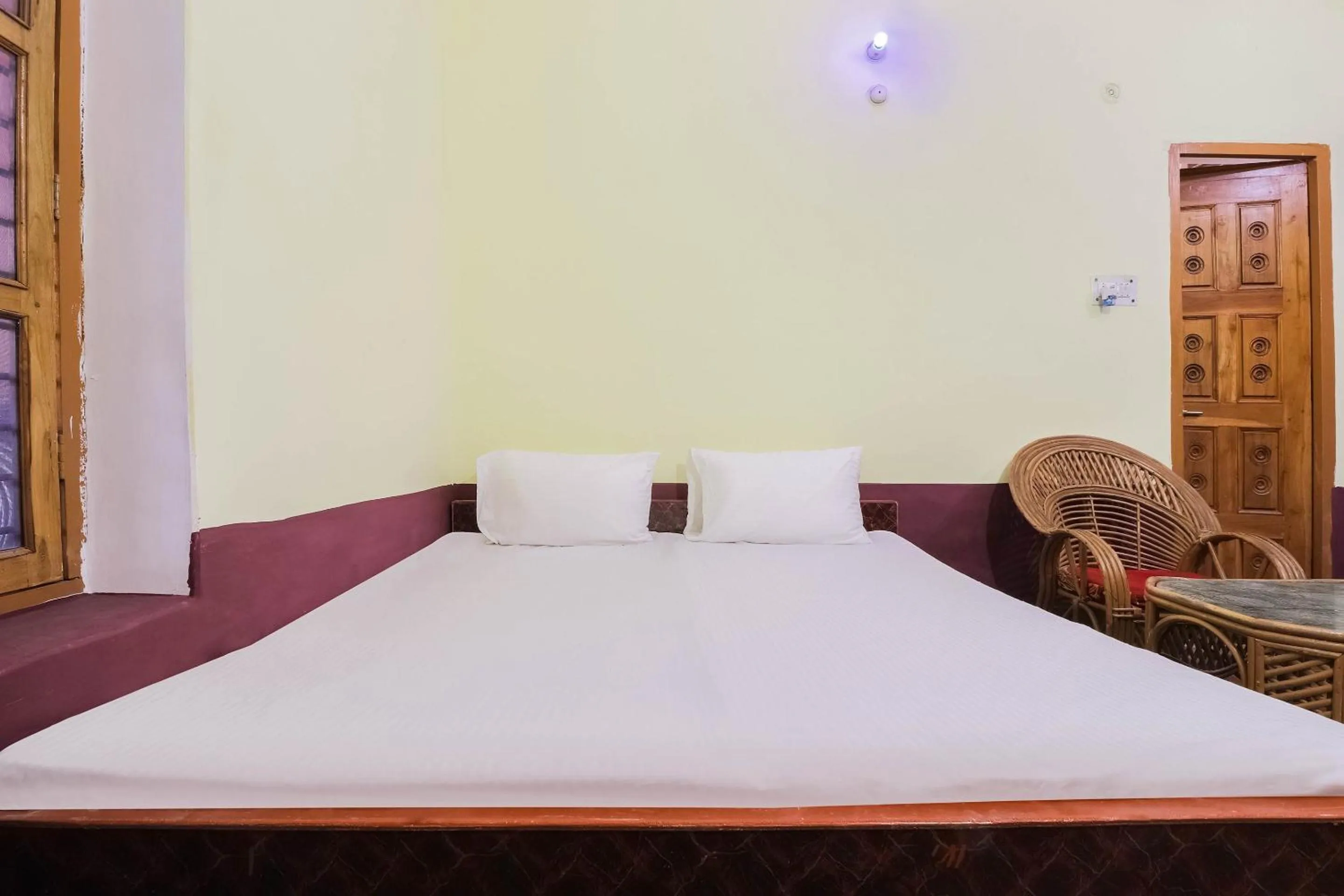 Bedroom, Bed in Hotel O Jyotish House