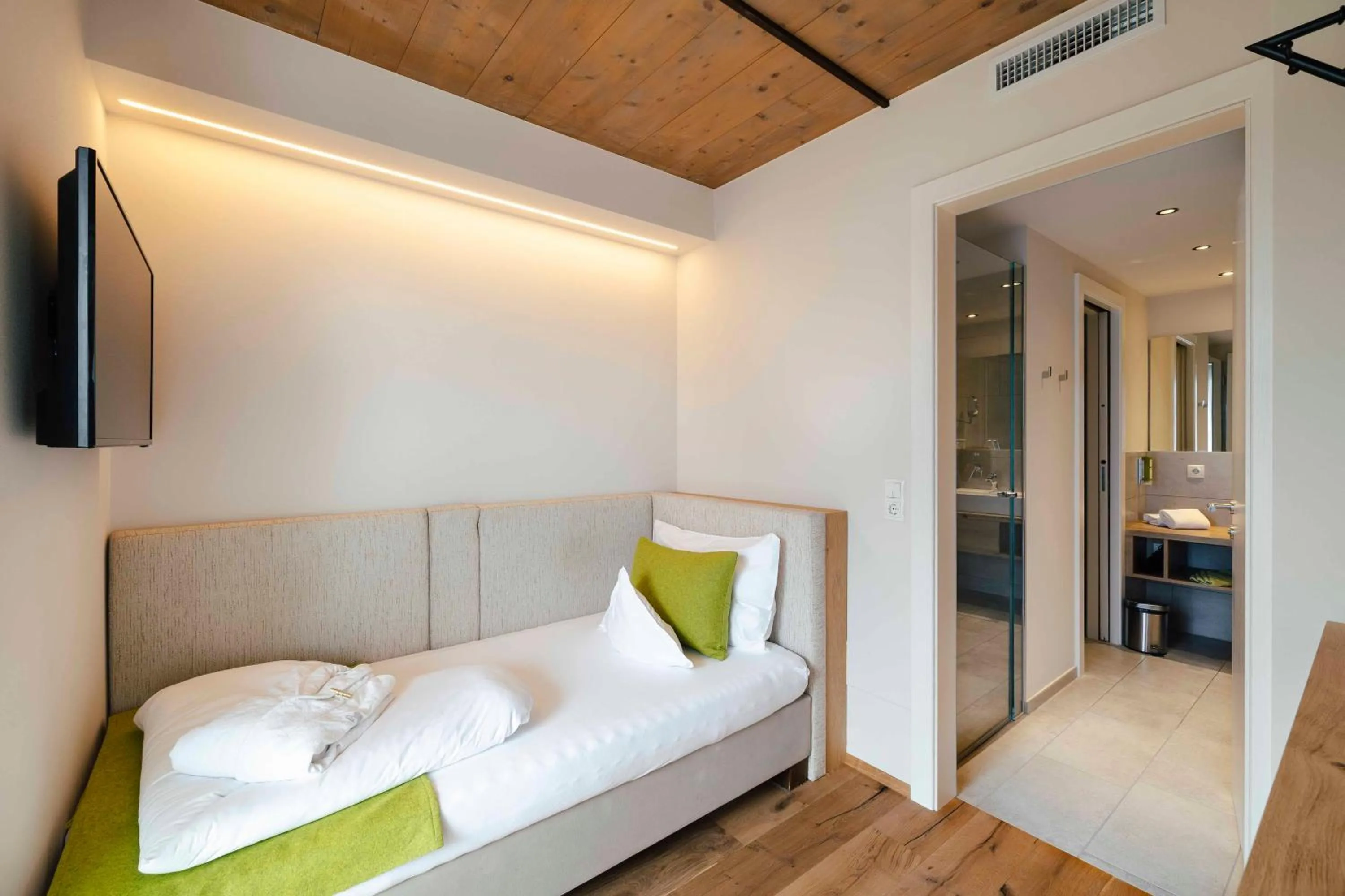 Photo of the whole room, Bed in Hotel Pfeiss