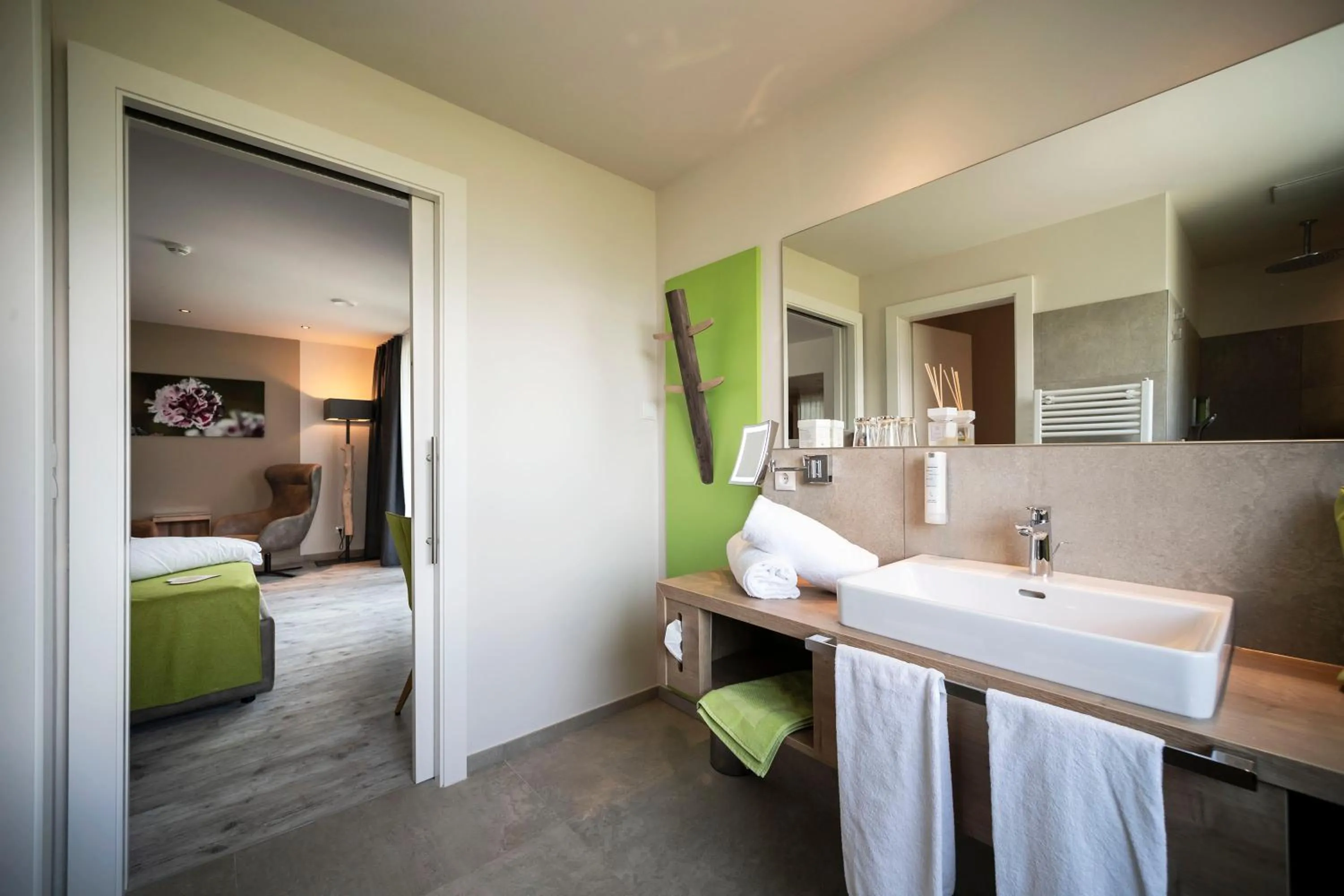 Bathroom, Bed in Hotel Pfeiss