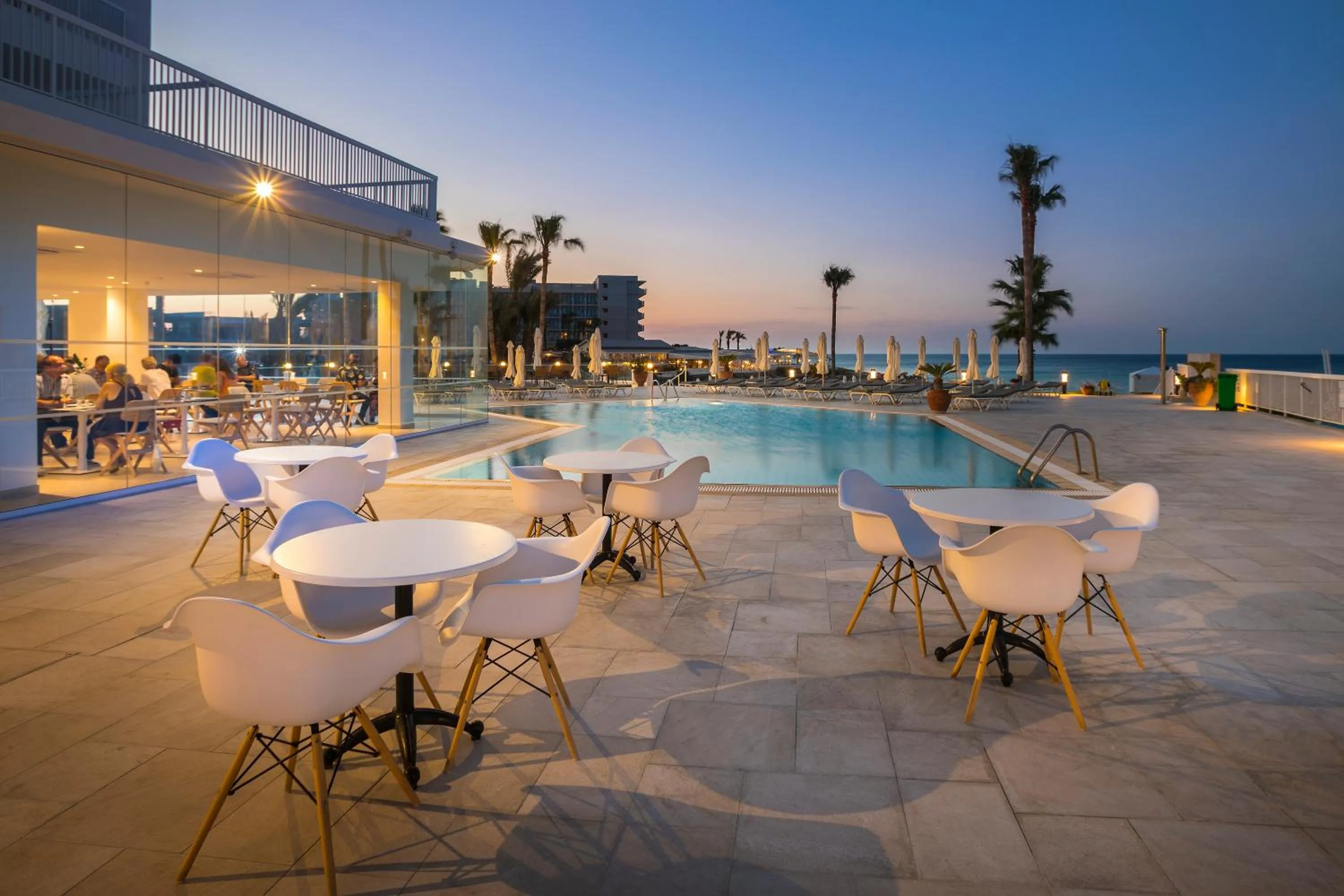 Lounge or bar in Infinity Blu - Designed for Adults by Louis Hotels