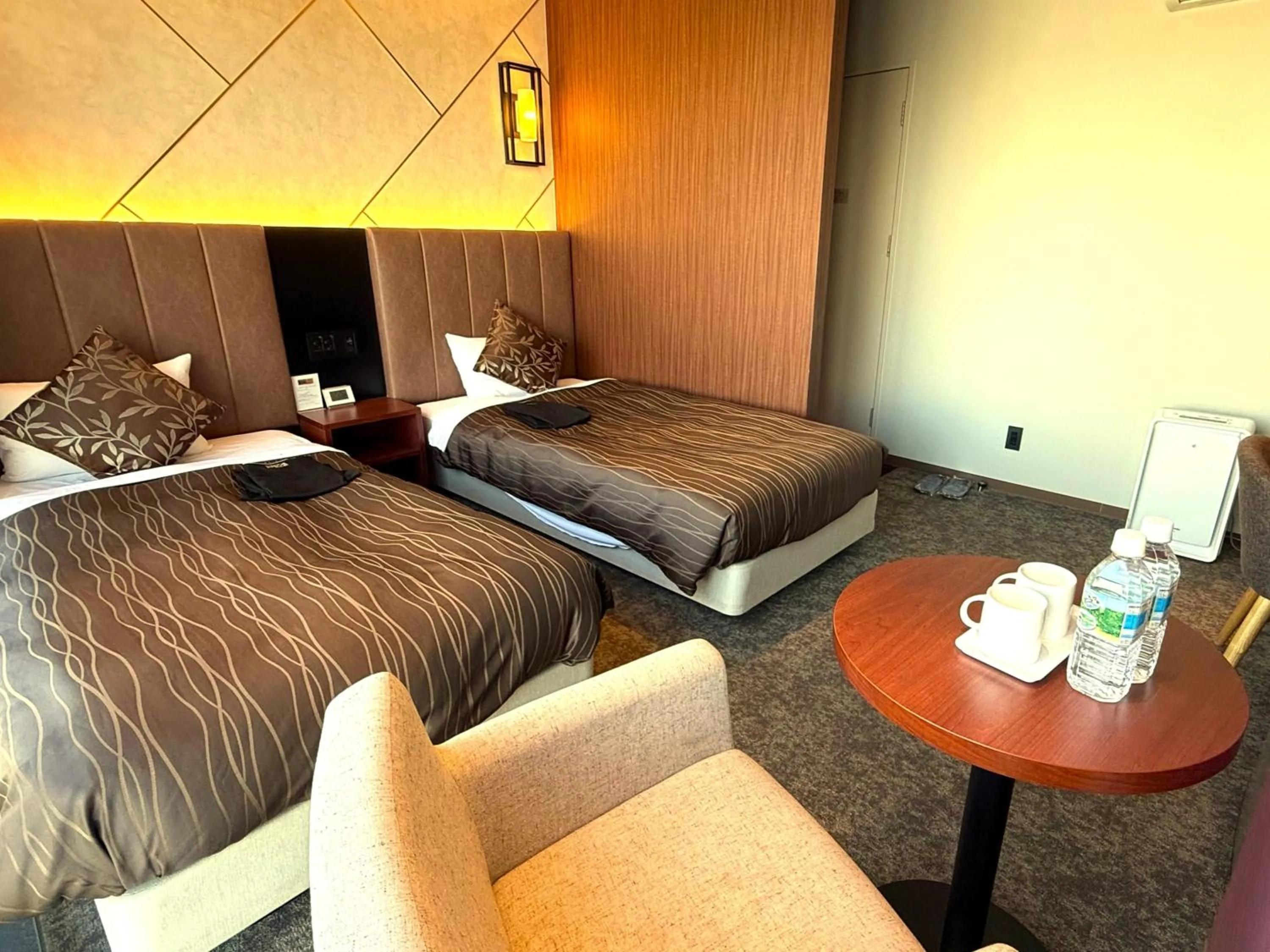 Photo of the whole room, Bed in Place Hotel Ascot