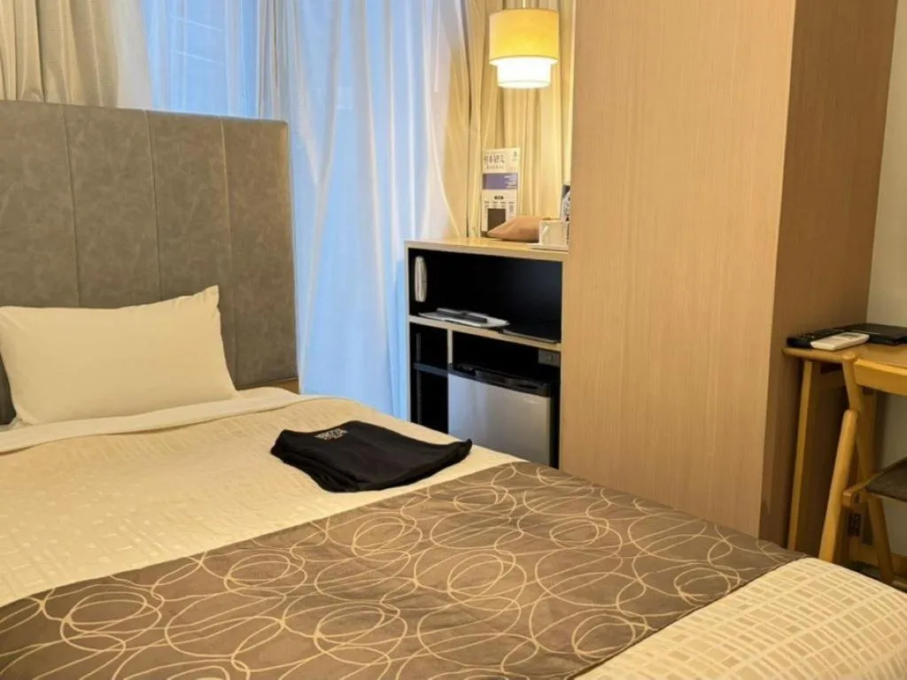 Photo of the whole room, Bed in Place Hotel Ascot