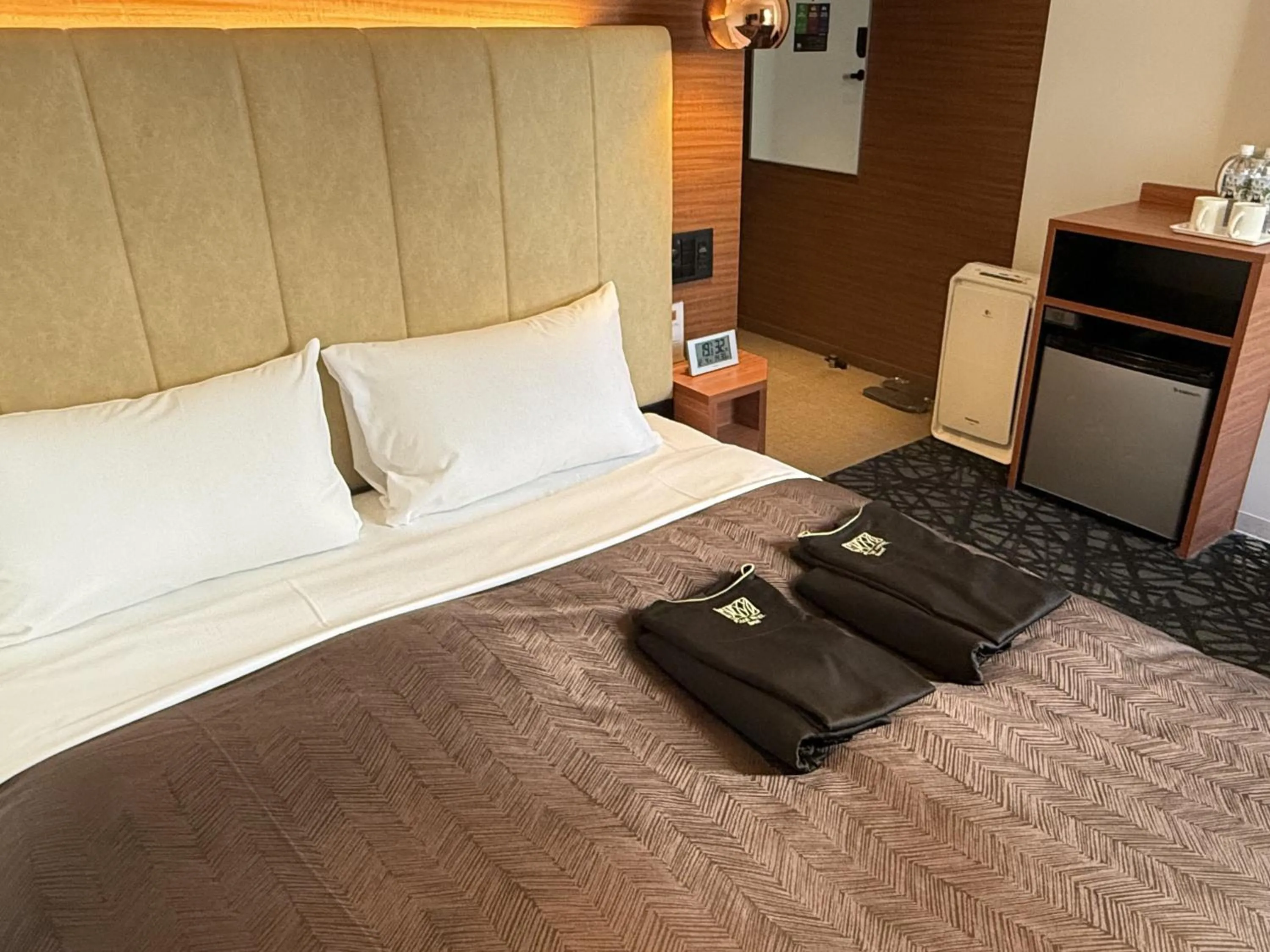 Photo of the whole room, Bed in Place Hotel Ascot