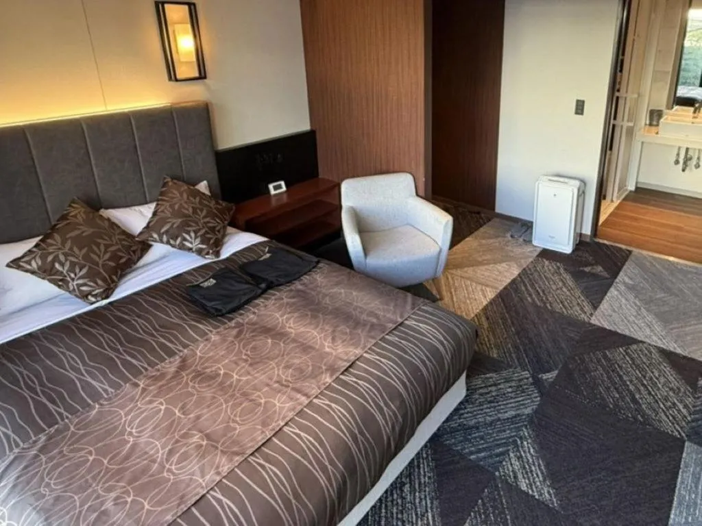 Photo of the whole room, Bed in Place Hotel Ascot