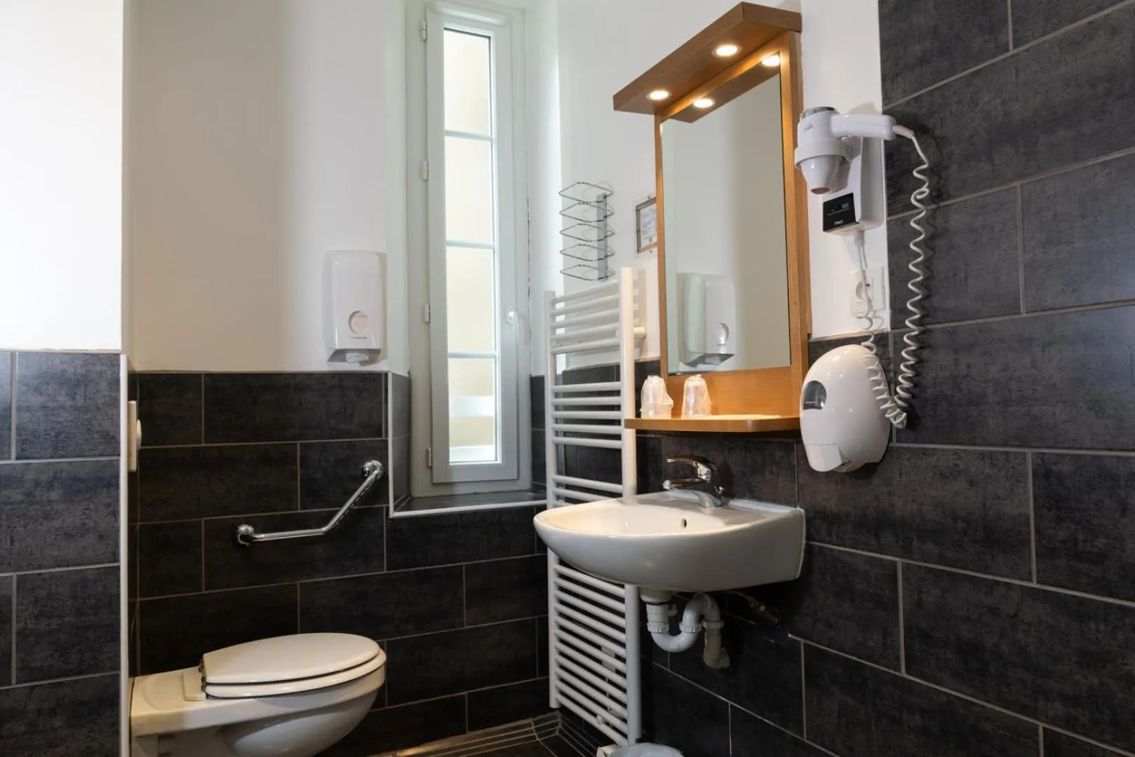 Shower in Hotel De L'univers