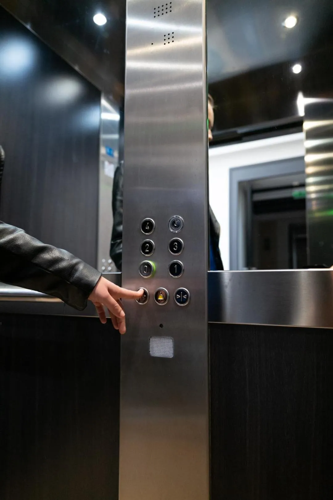 elevator in Hotel De L'univers