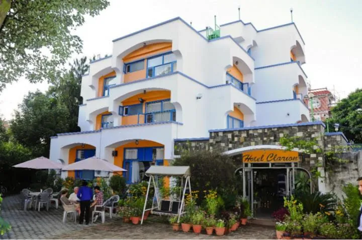 Facade/entrance in Hotel Clarion