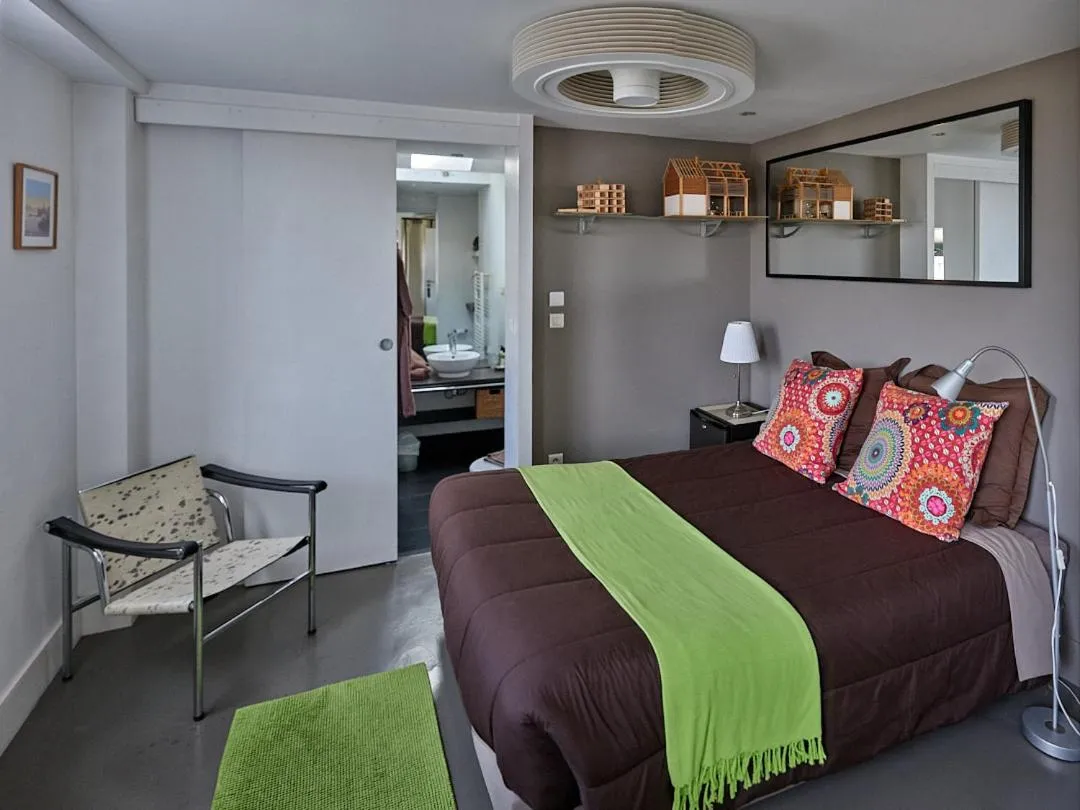 Bed in La LUNA of MARSEILLE - VILLA D'ARCHITECTE B&B