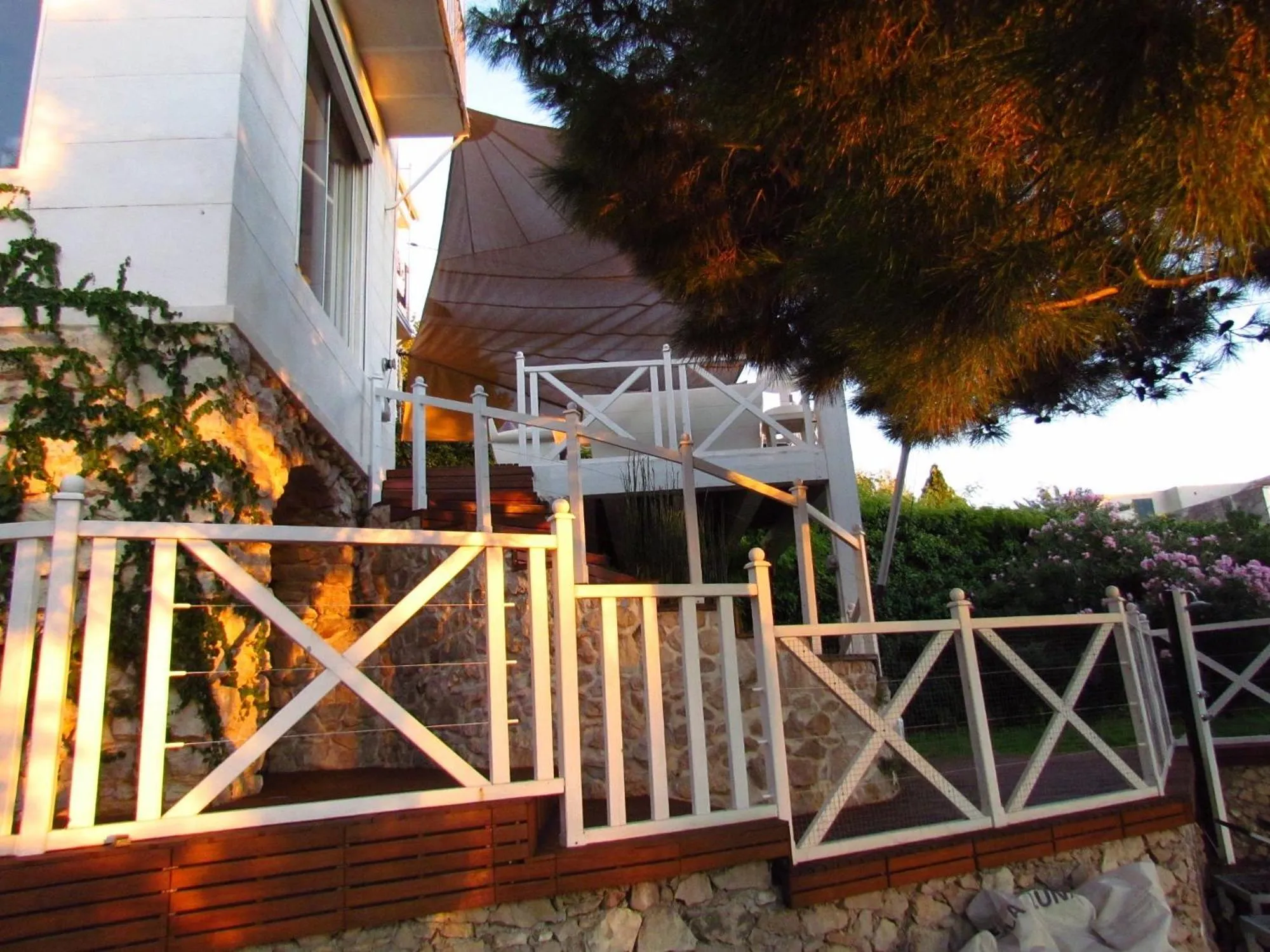 Balcony/Terrace in La LUNA of MARSEILLE - VILLA D'ARCHITECTE B&B