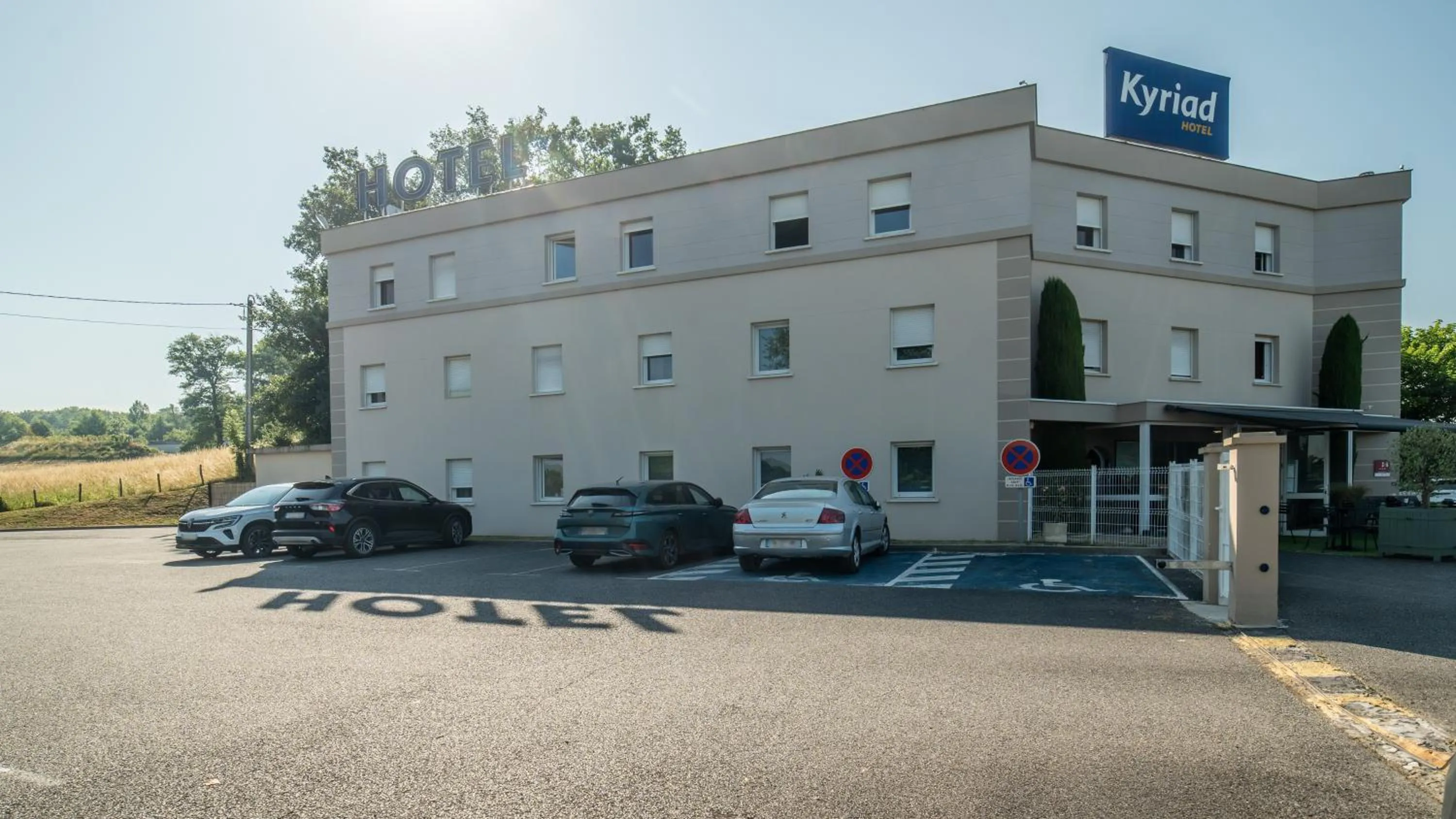 Parking in Hôtel Kyriad Brive Ouest