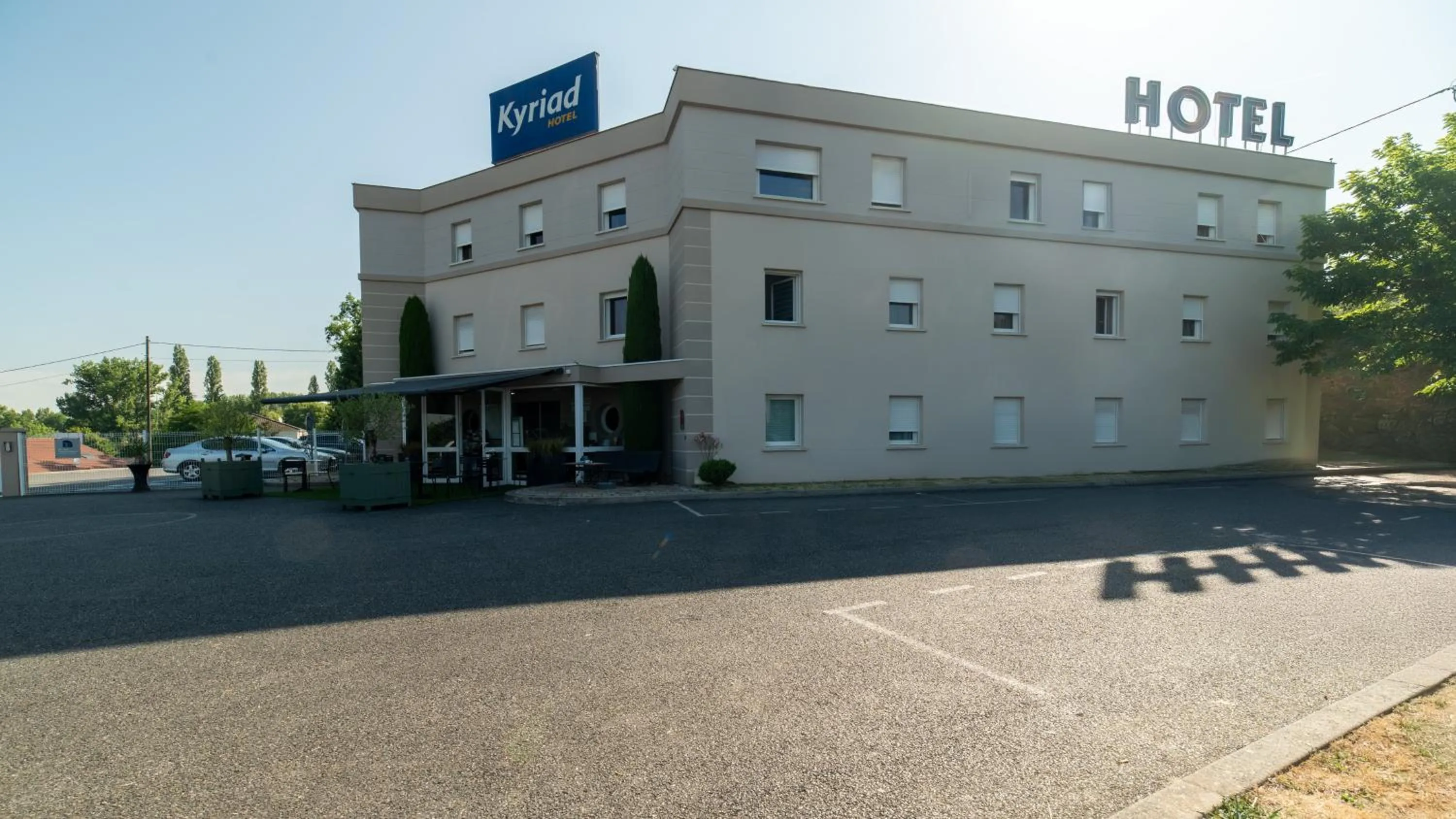 Parking in Hôtel Kyriad Brive Ouest