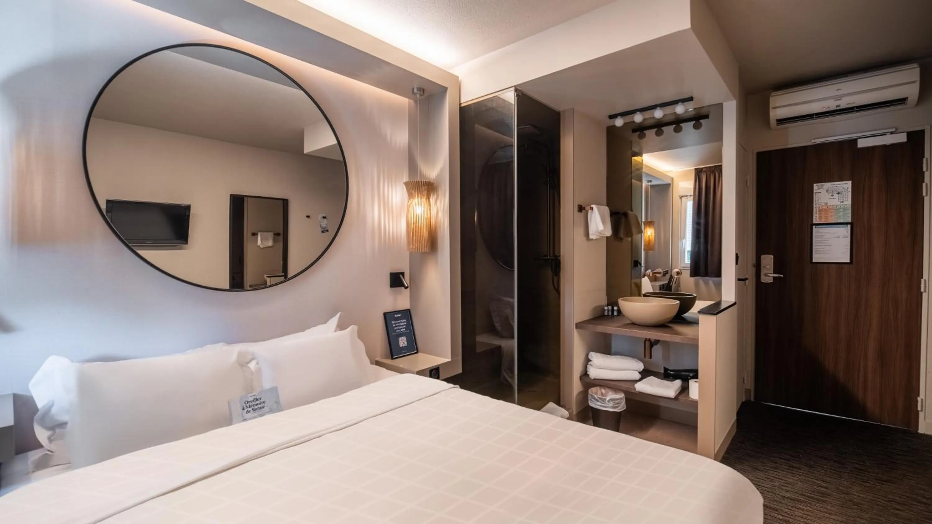 Photo of the whole room, Bed in Hôtel Kyriad Brive Ouest