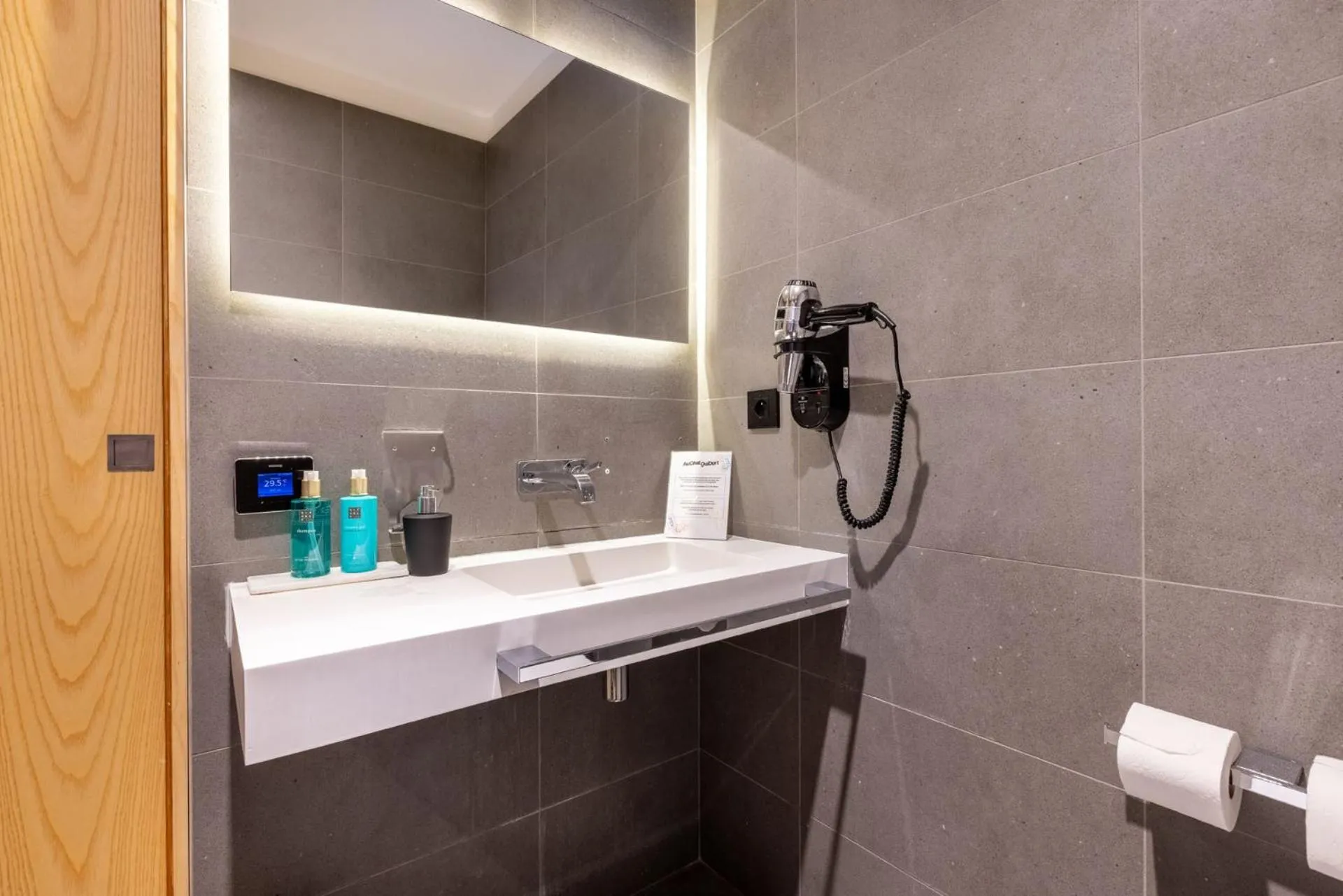 Bathroom in Au Chat Qui Dort Lille - Thiers