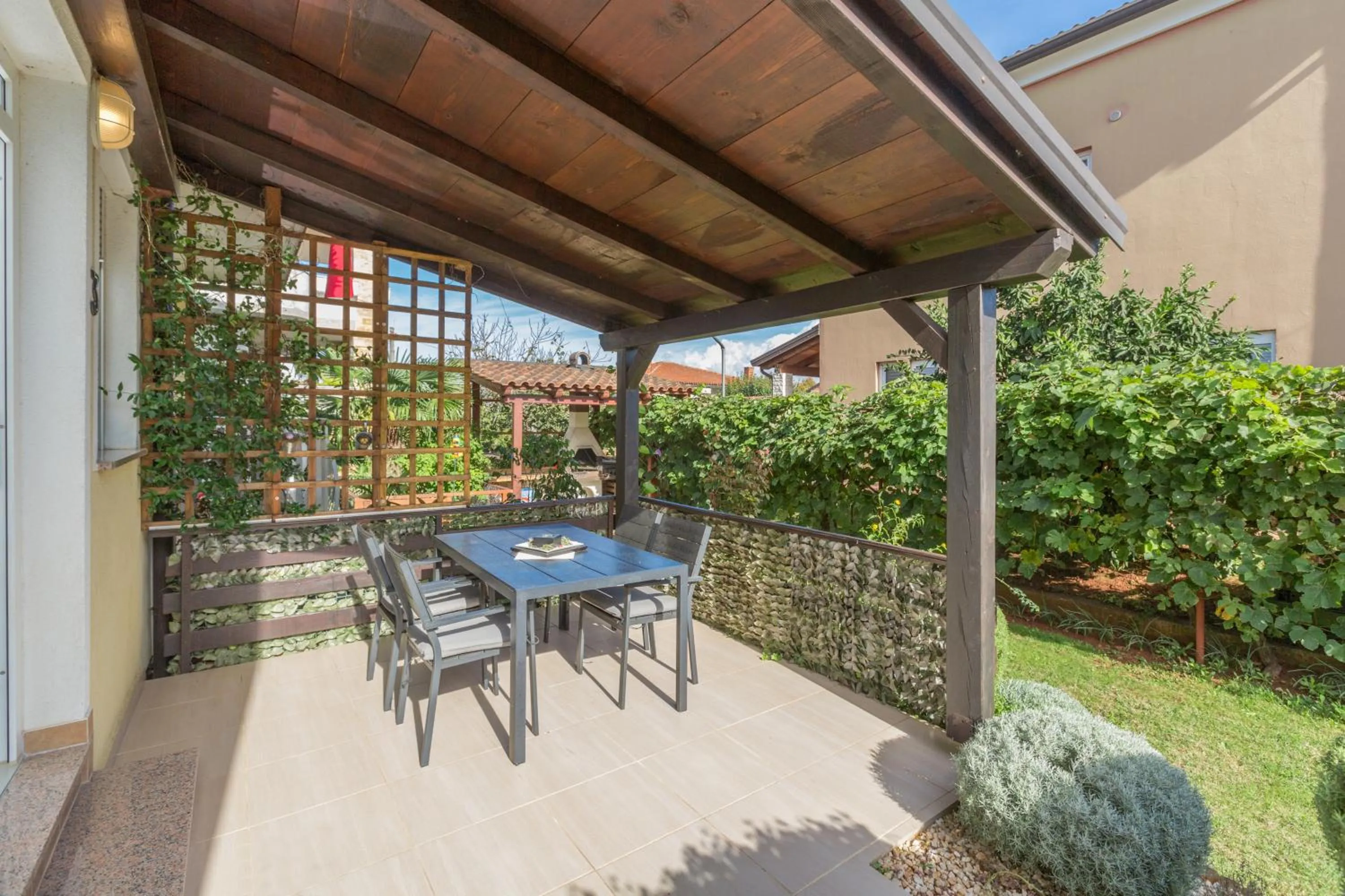 Garden in Trbović Apartments Peaceful stay with Free Parking, Pet-Friendly, and Bike Storage in Umag