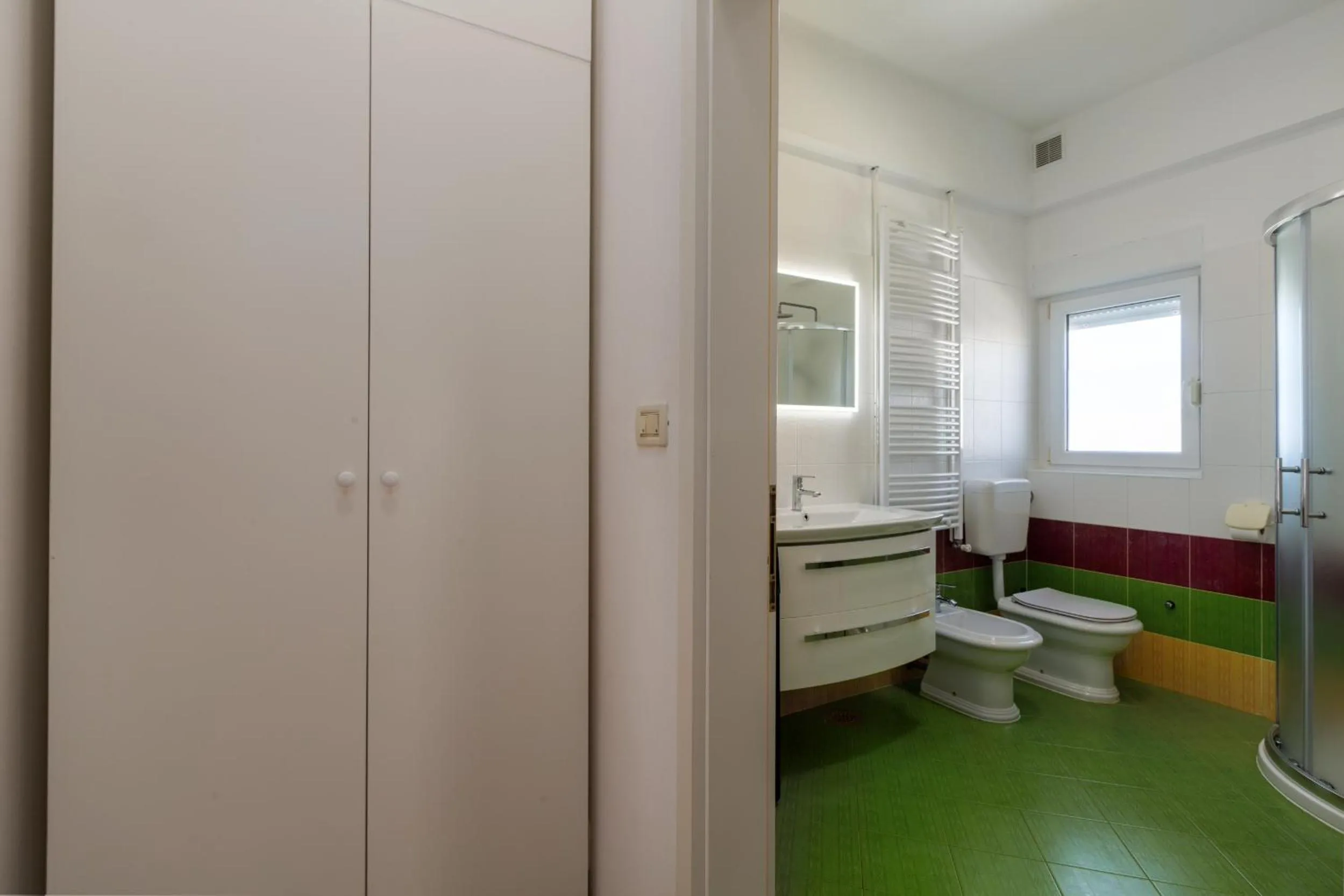Toilet in Trbović Apartments Peaceful stay with Free Parking, Pet-Friendly, and Bike Storage in Umag