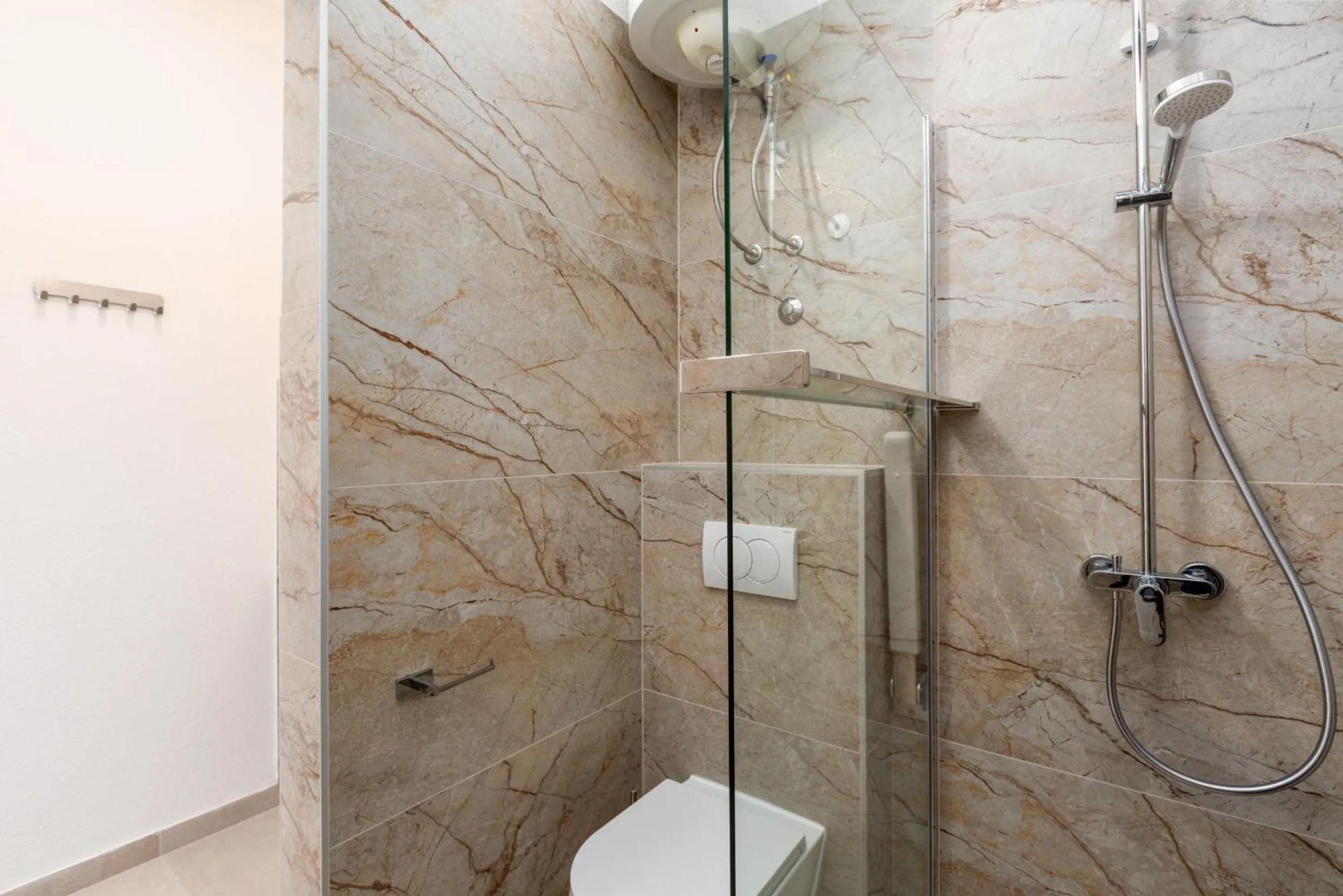 Shower in Trbović Apartments Peaceful stay with Free Parking, Pet-Friendly, and Bike Storage in Umag