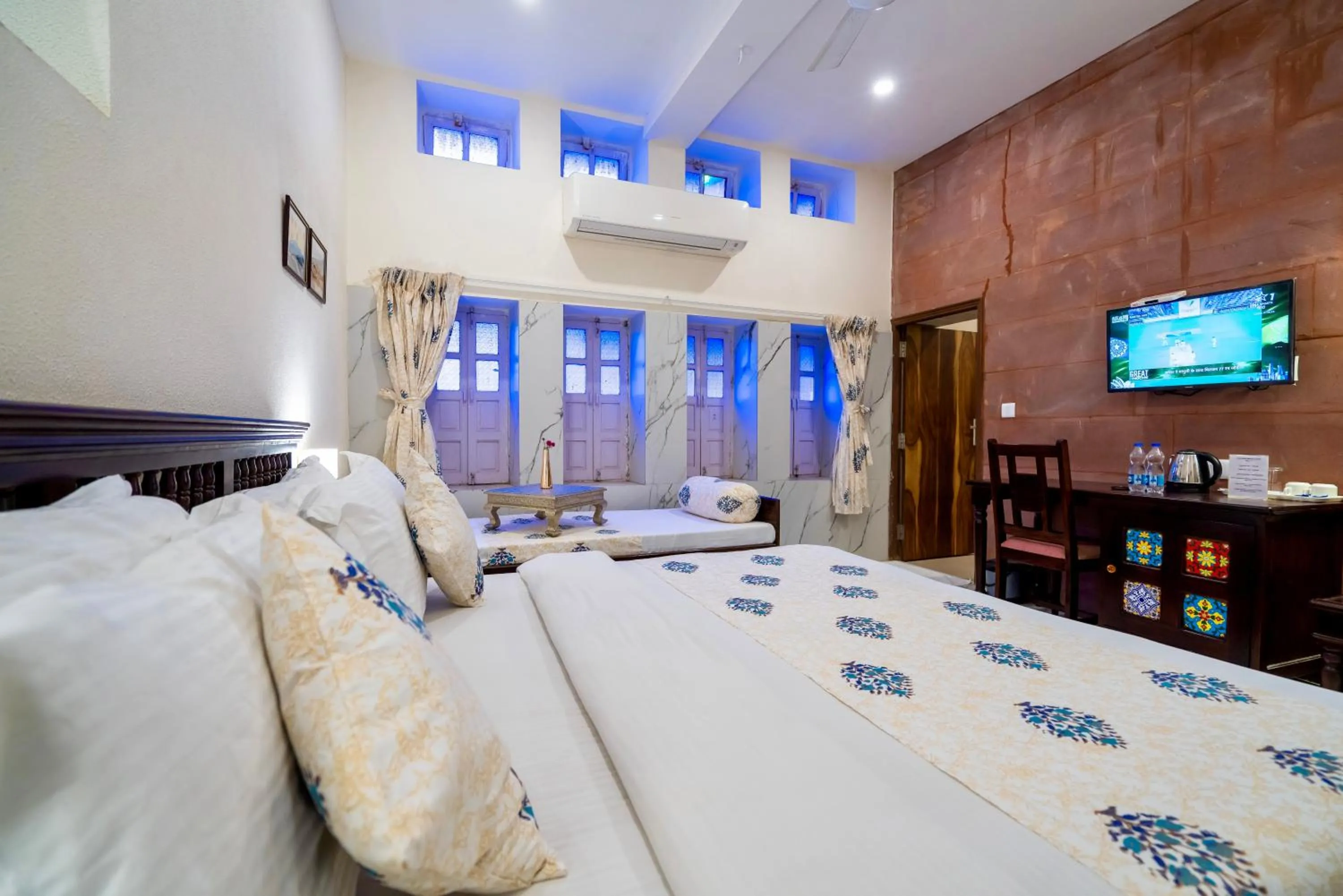 Bed in Kankariya Heritage