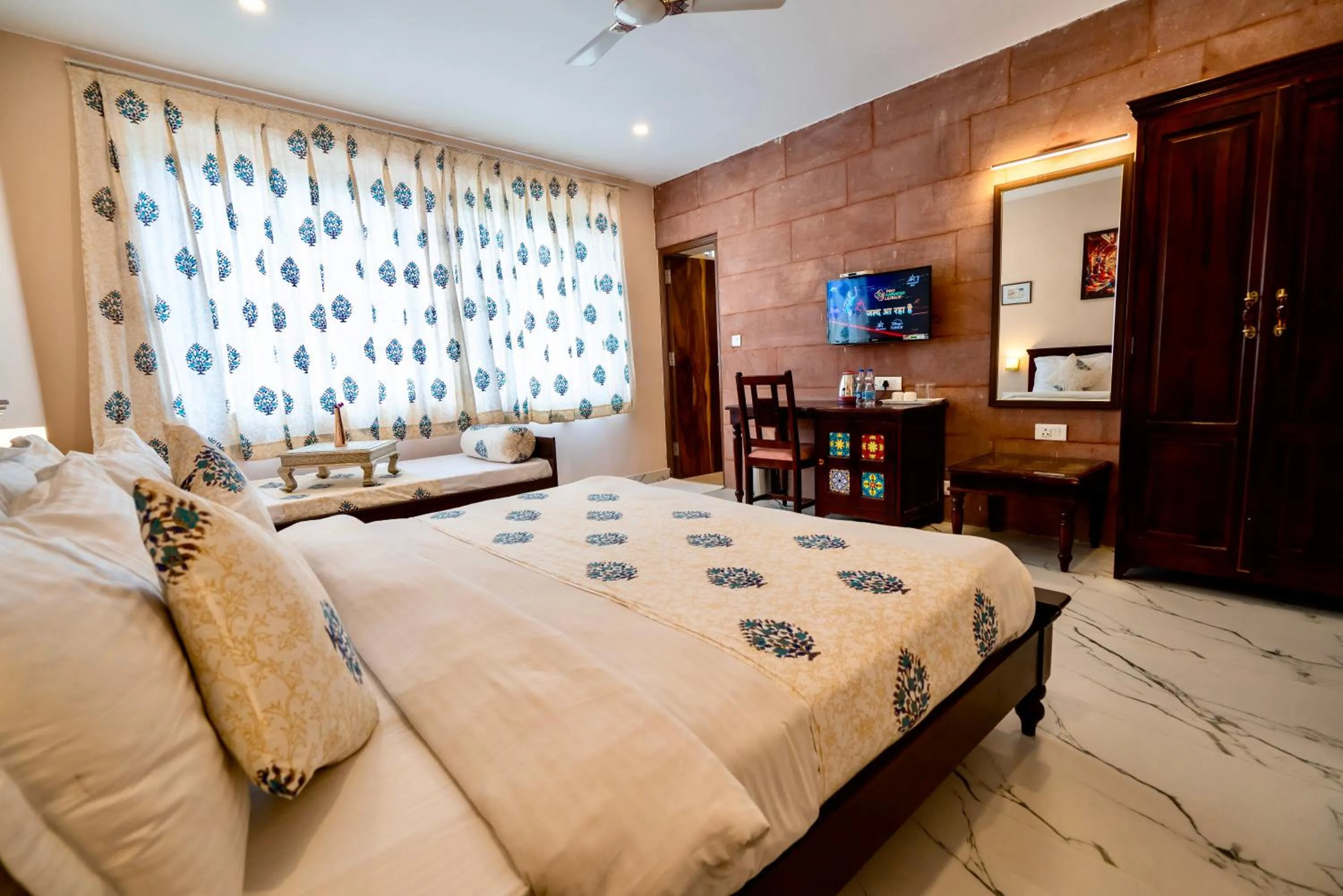 Bed in Kankariya Heritage