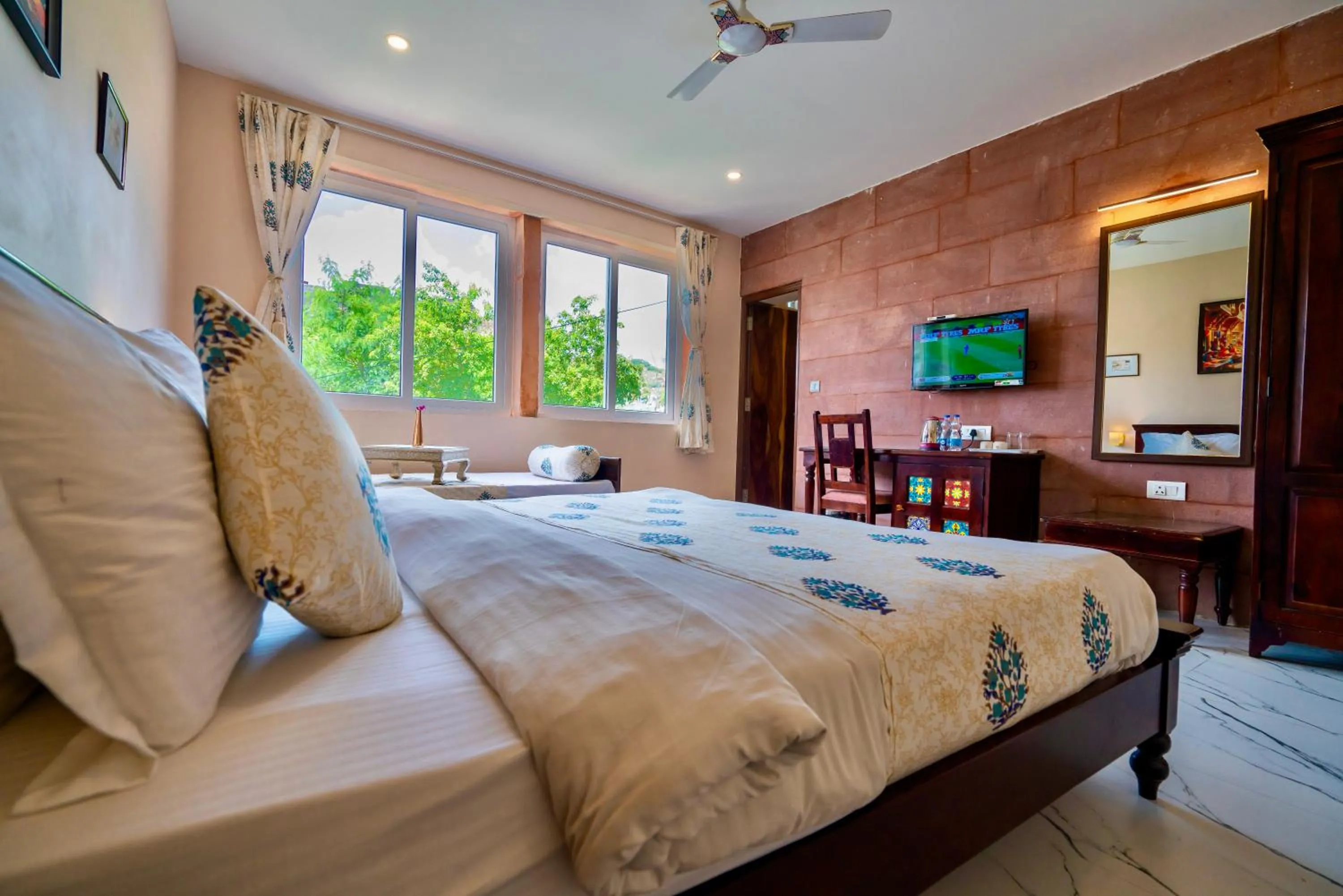 Bed in Kankariya Heritage