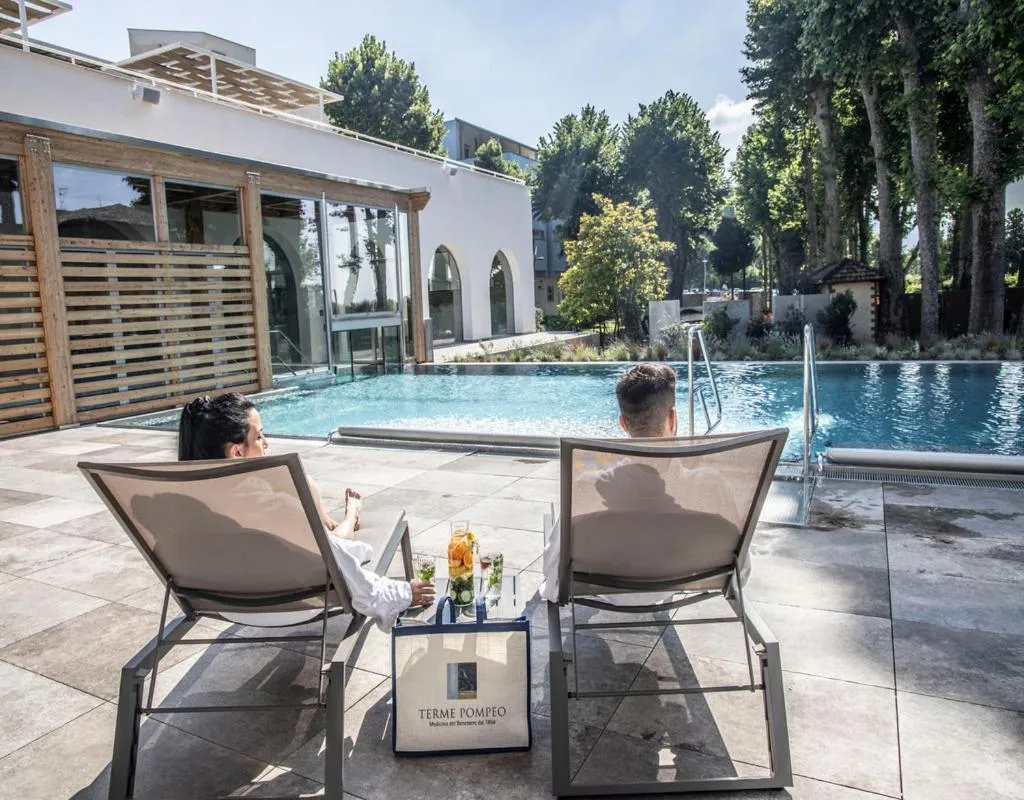 People in Hotel Fontana Olente