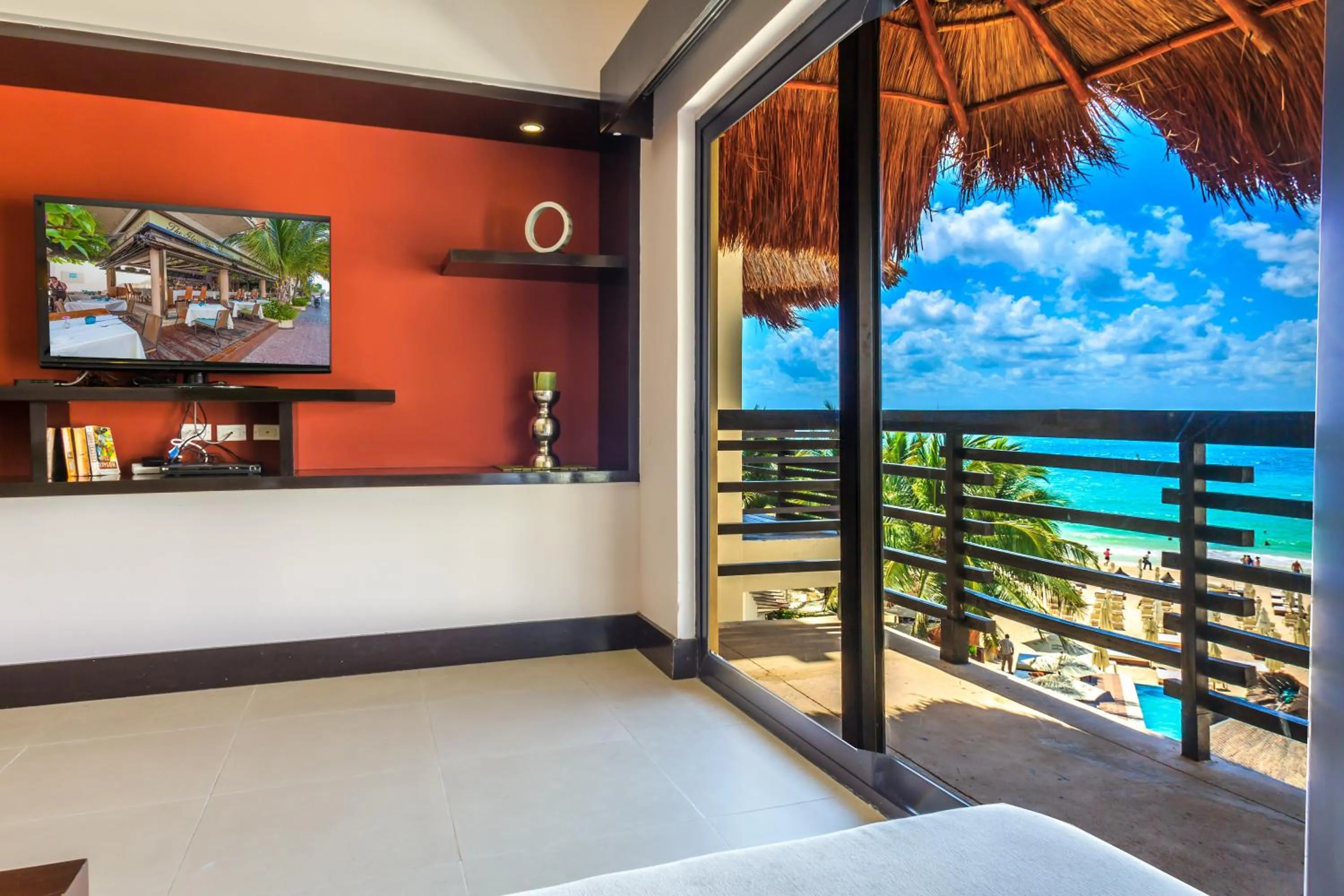 TV and multimedia, Bed in Aldea Beachside Condo by BVR