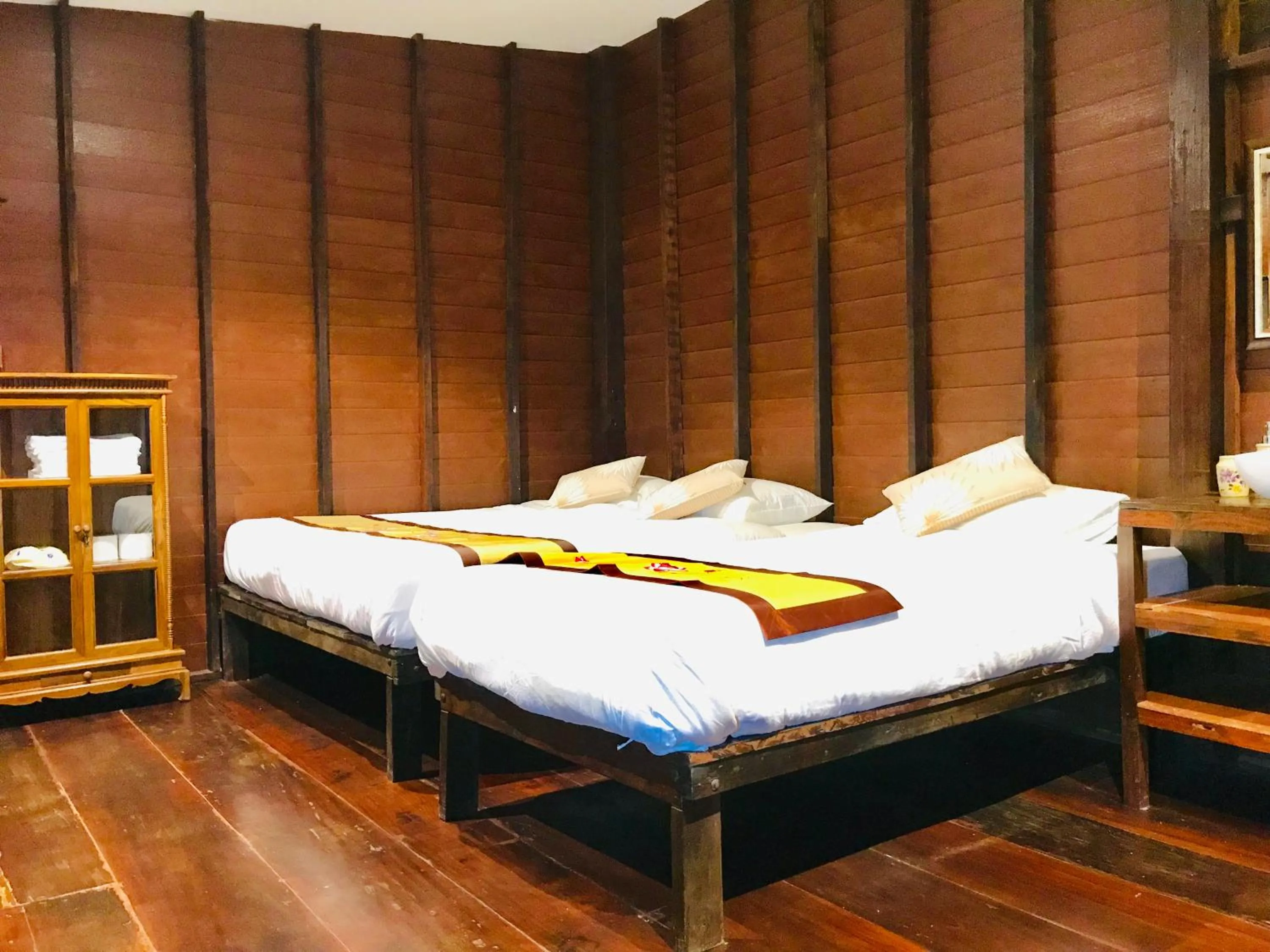Photo of the whole room, Bed in Reuan Vilawan