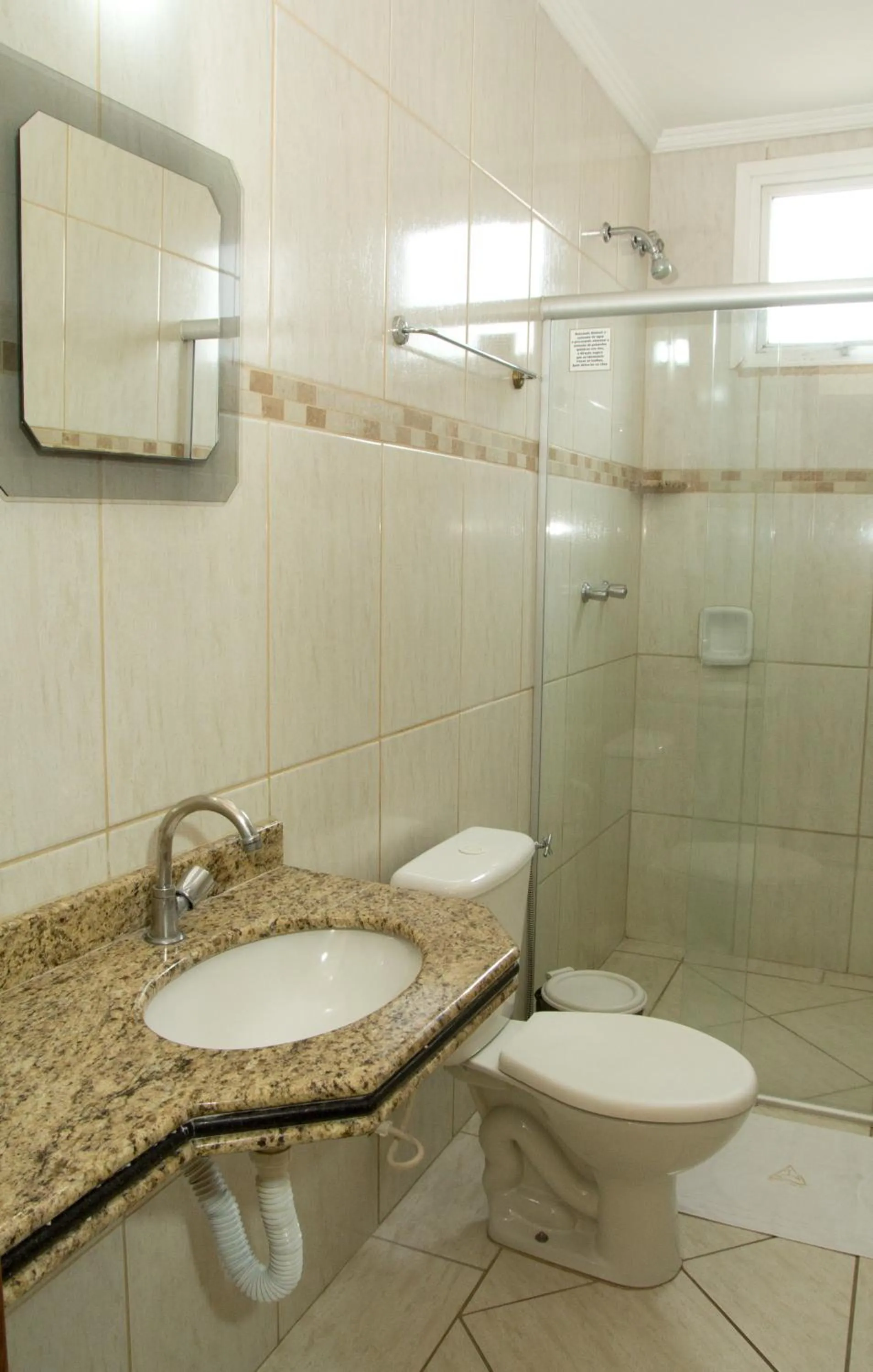 Shower in Hotel Meri Conselheiro Lafaiete