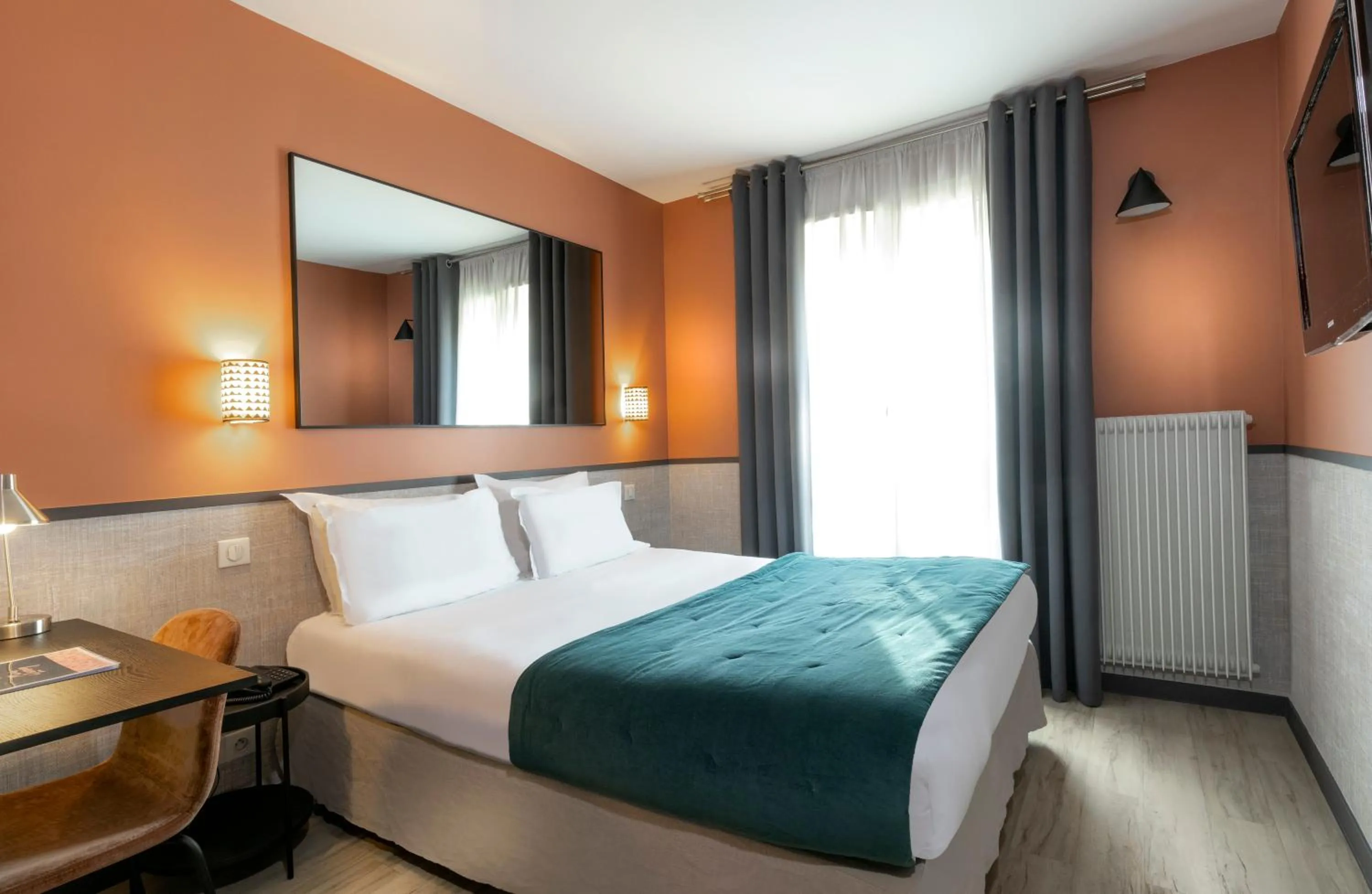 Photo of the whole room, Bed in Hôtel Marais de Launay